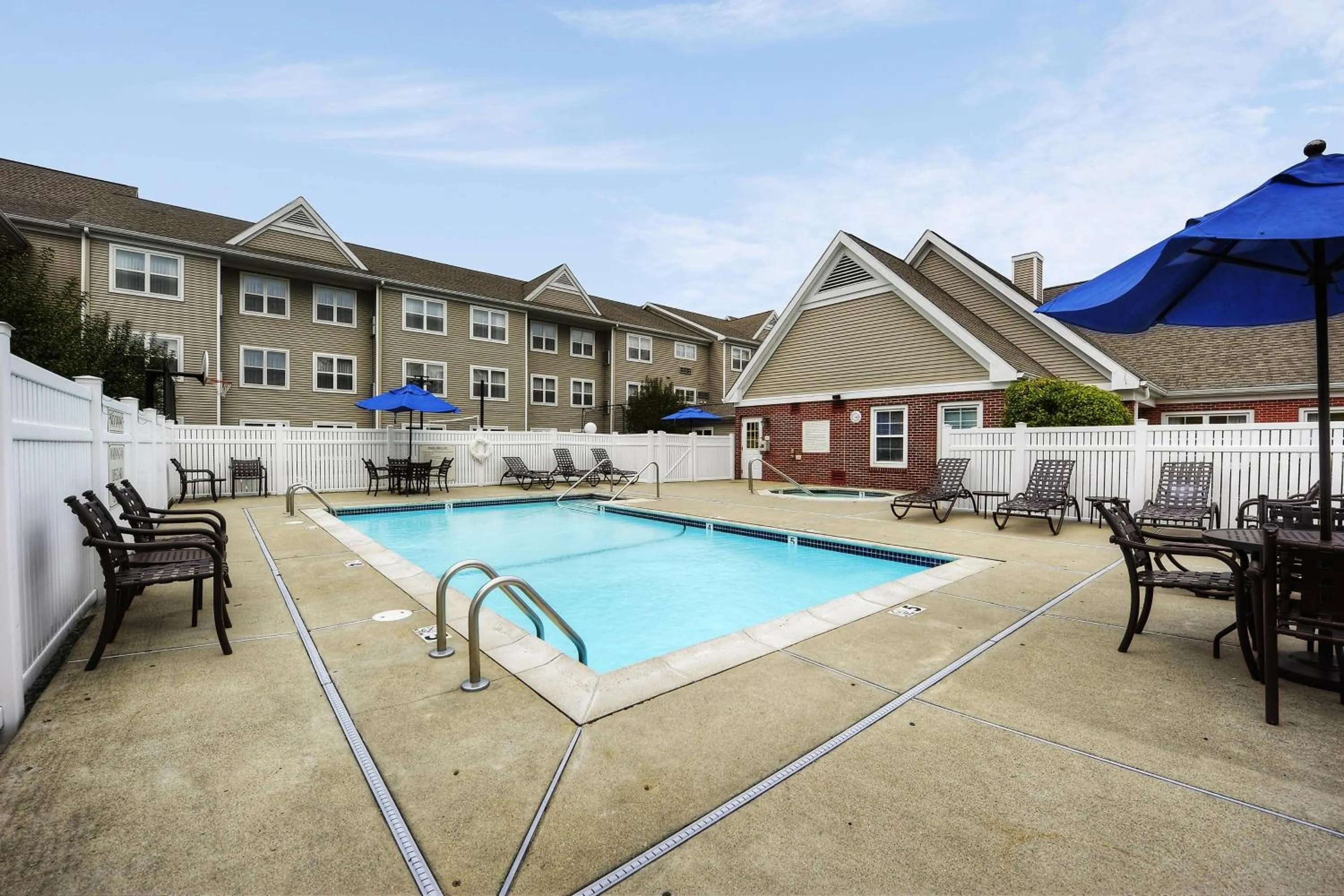 Swimming pool in Residence Inn by Marriott Boston Foxborough