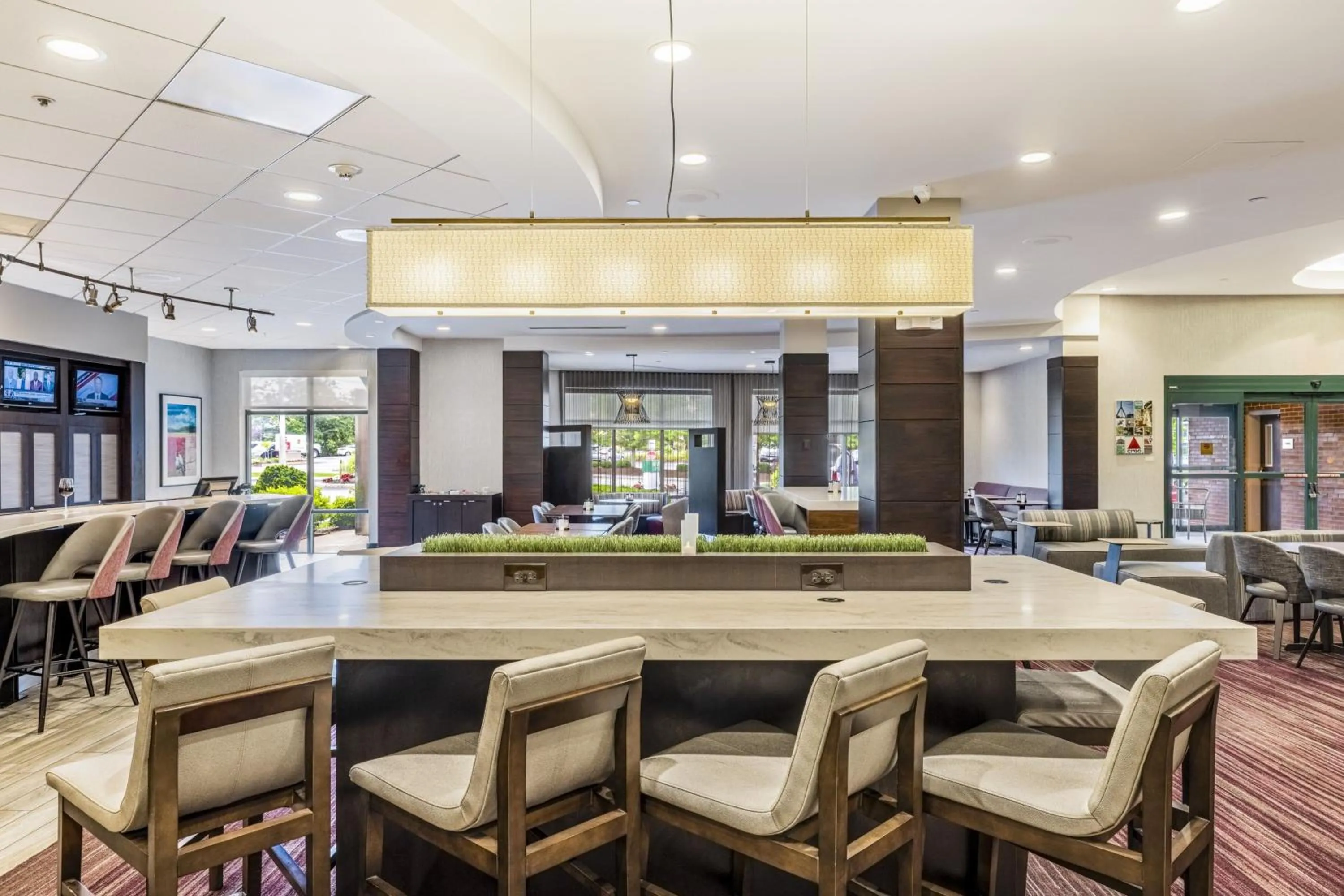 Lounge or bar in Courtyard by Marriott Boston Waltham