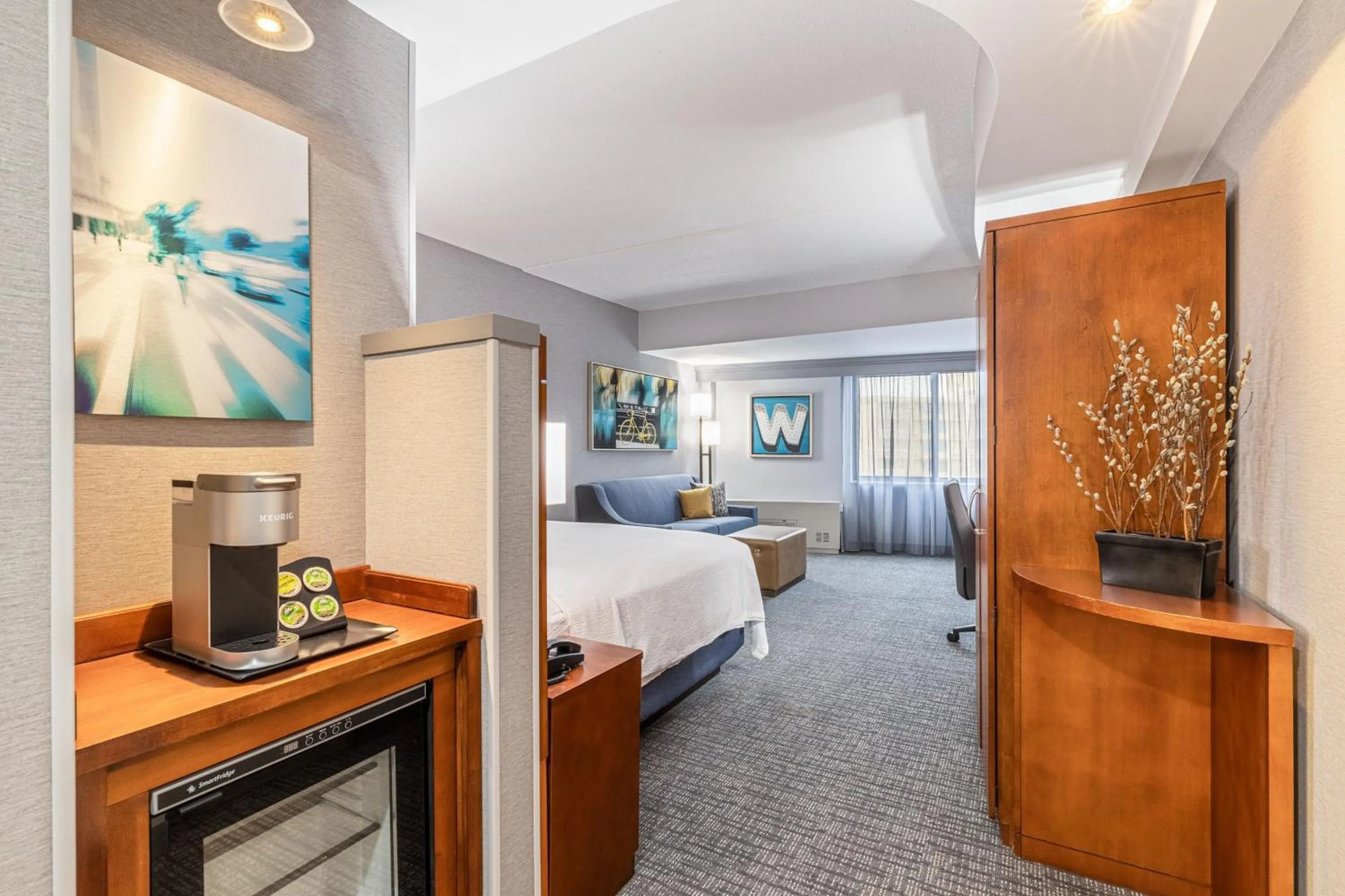 Photo of the whole room, Bed in Courtyard by Marriott Boston Waltham