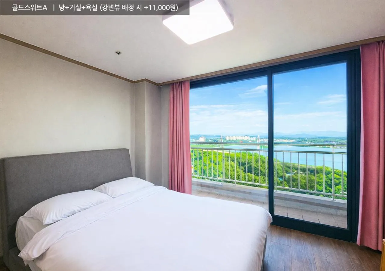 Bed in Ilsung Condo Namhan River