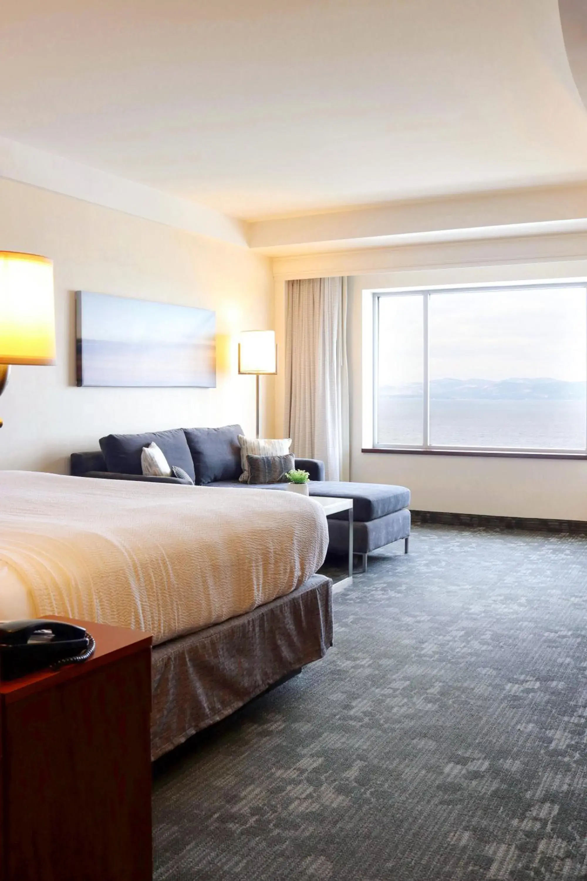 King Room with Lake View in Courtyard Burlington Harbor King Room with Lake View in Courtyard Burlington Harbor