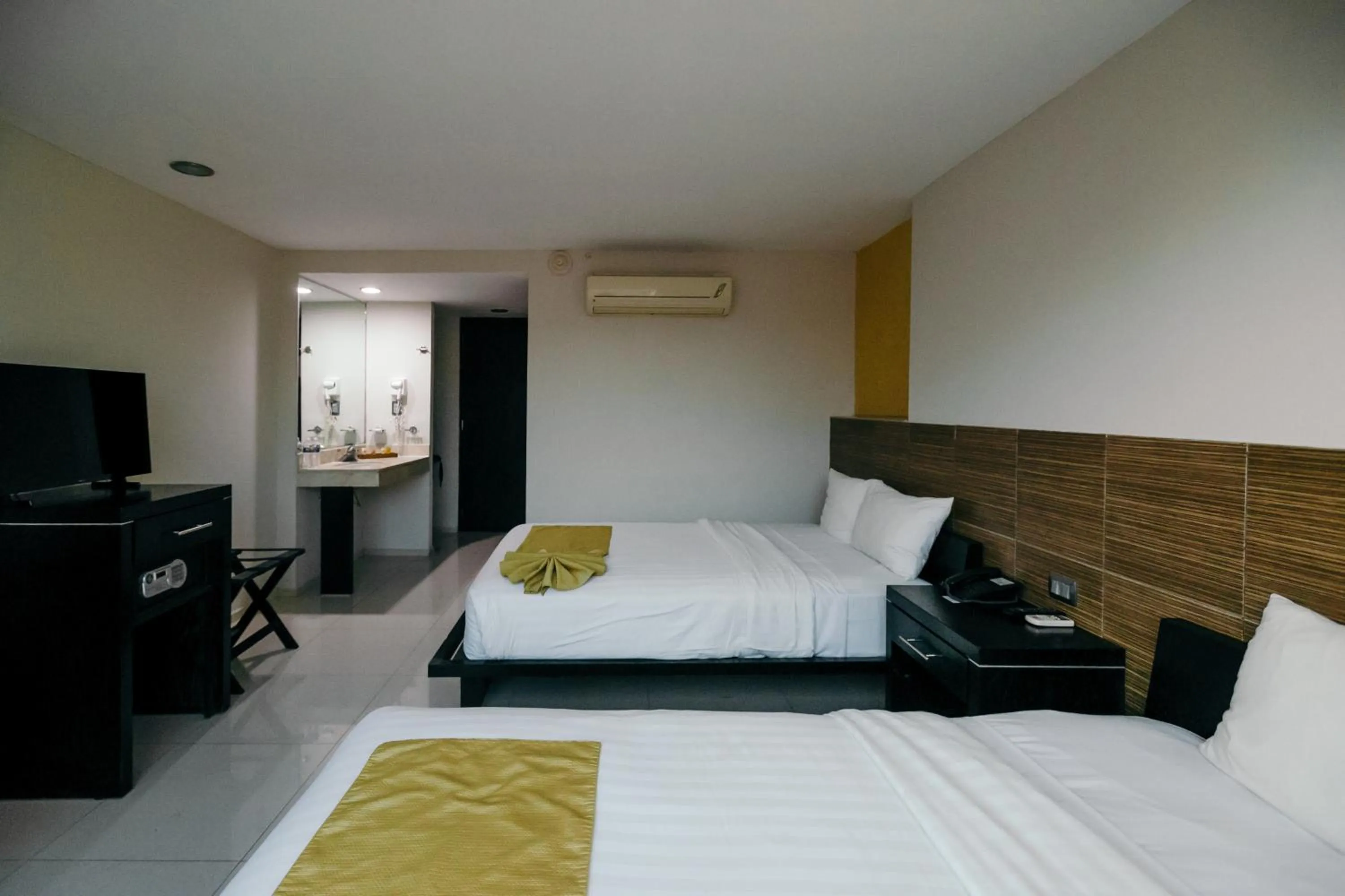 Bed in Hotel El Español Paseo de Montejo