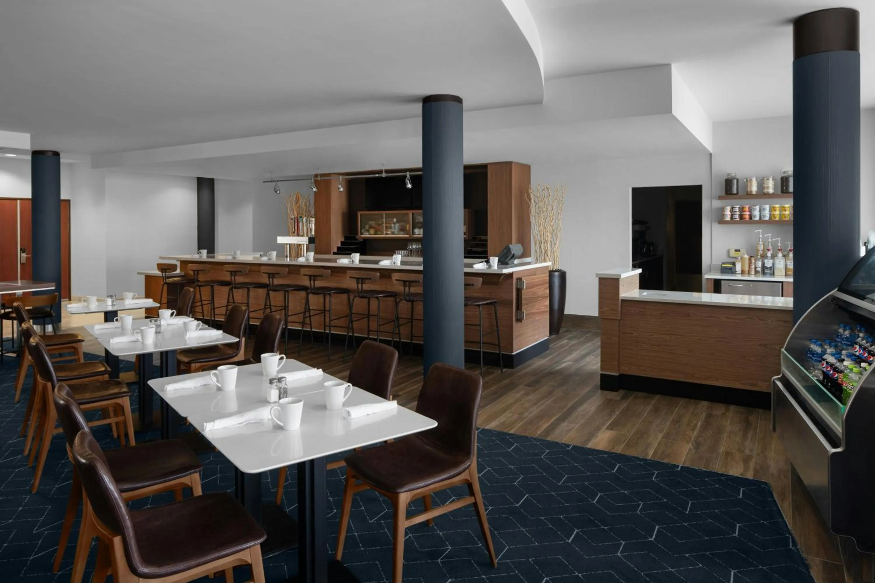 Breakfast in Courtyard Los Angeles Burbank Airport