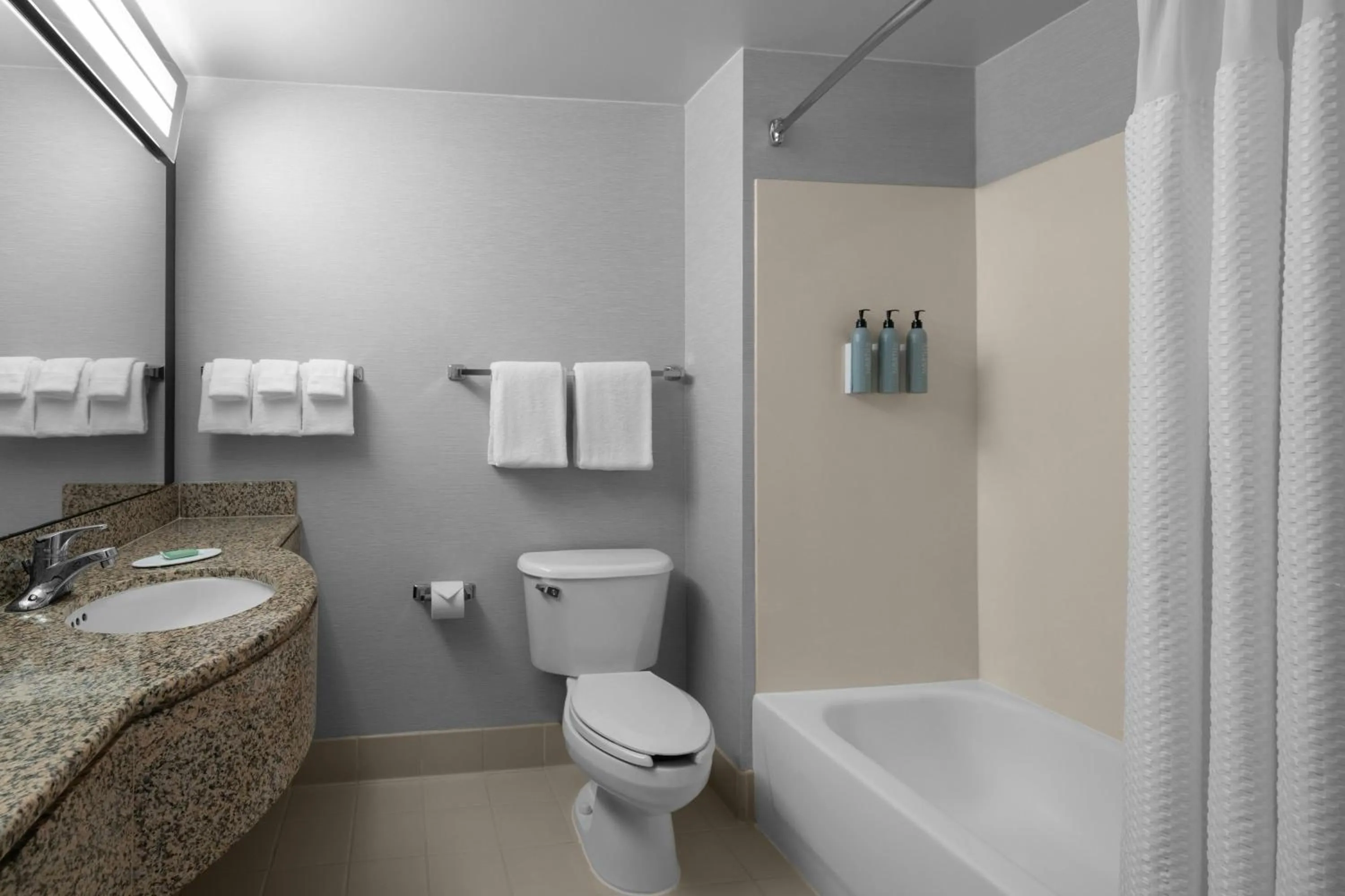 Bathroom in Courtyard Los Angeles Burbank Airport