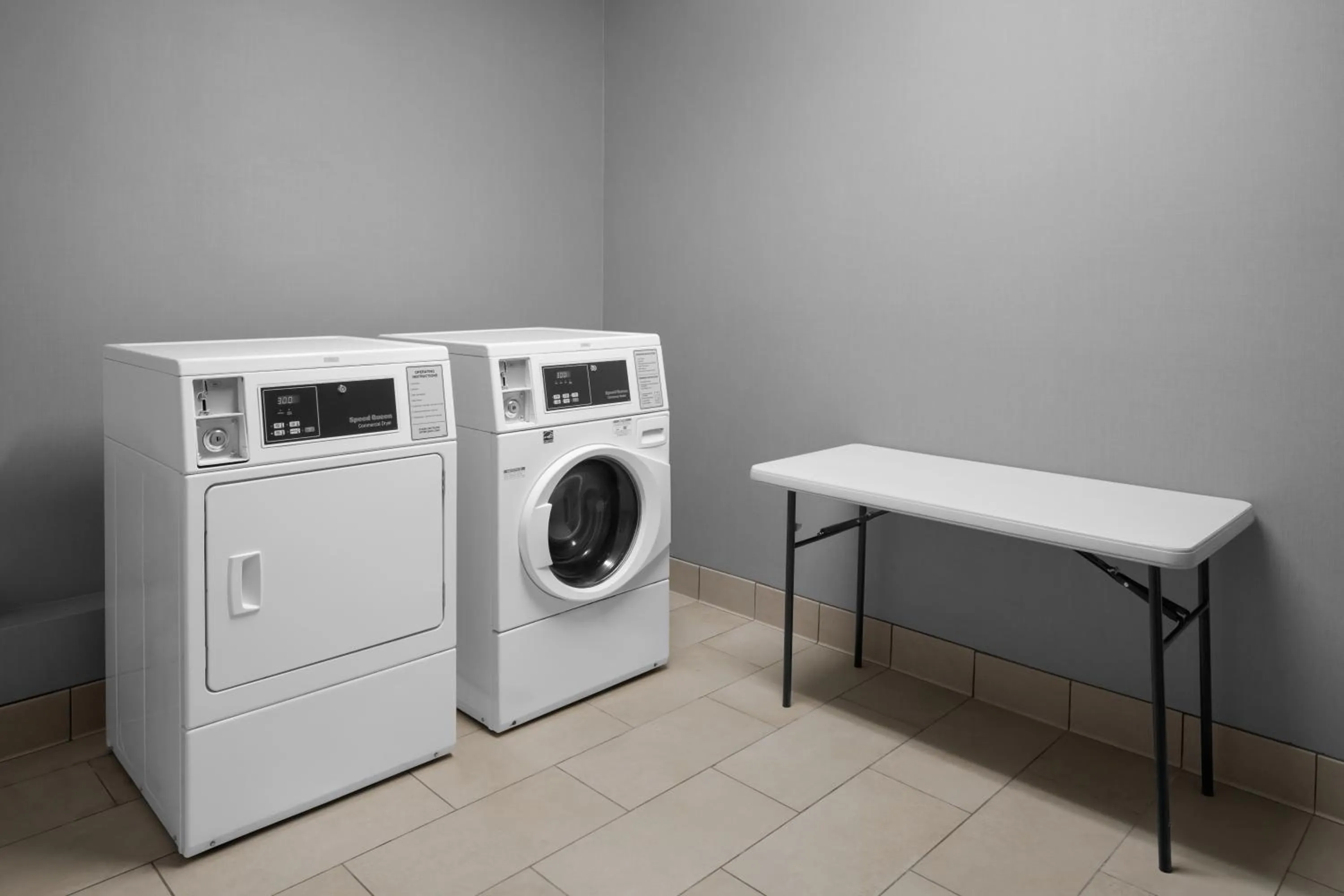 laundry in Courtyard by Marriott Santa Clarita Valencia