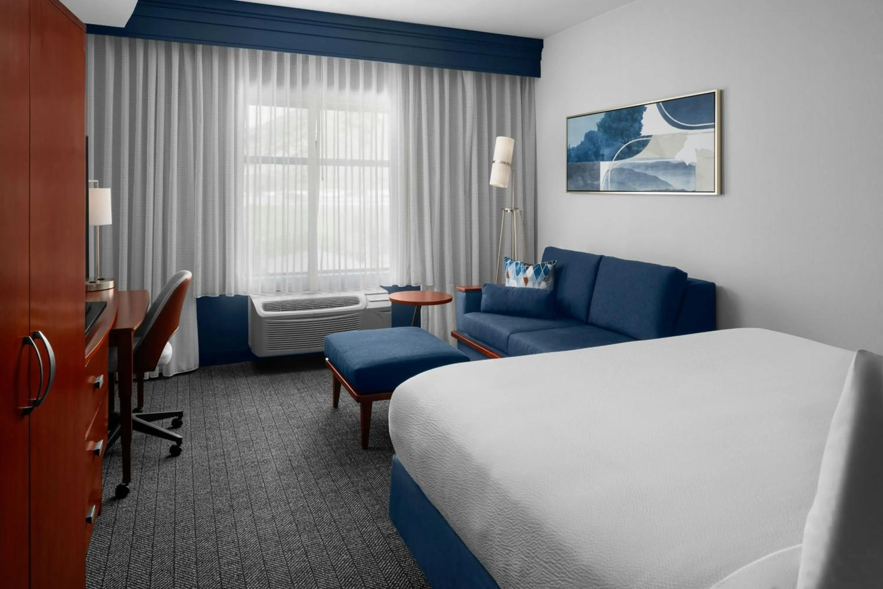 Photo of the whole room, Bed in Courtyard by Marriott Santa Clarita Valencia