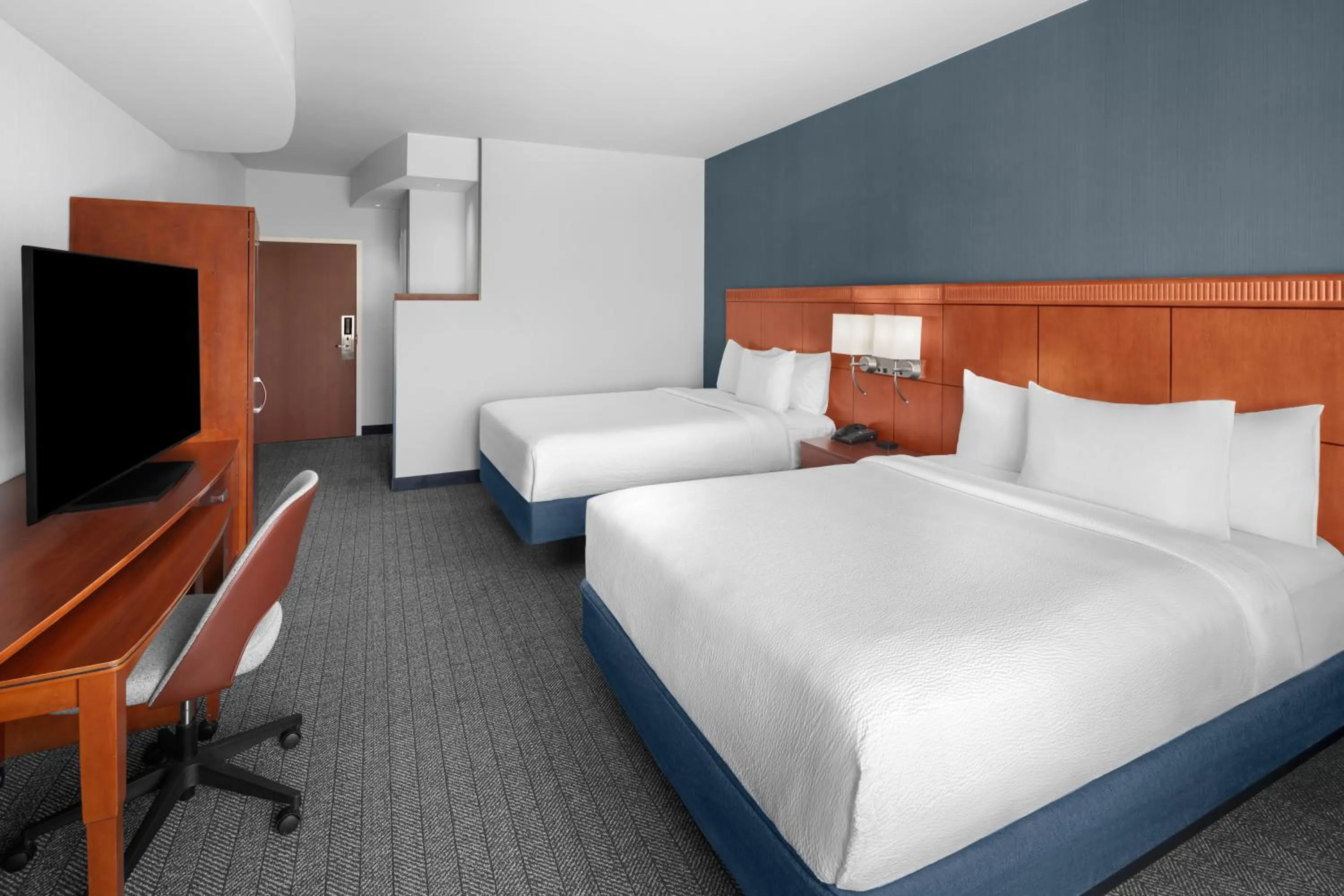 Photo of the whole room, Bed in Courtyard by Marriott Santa Clarita Valencia