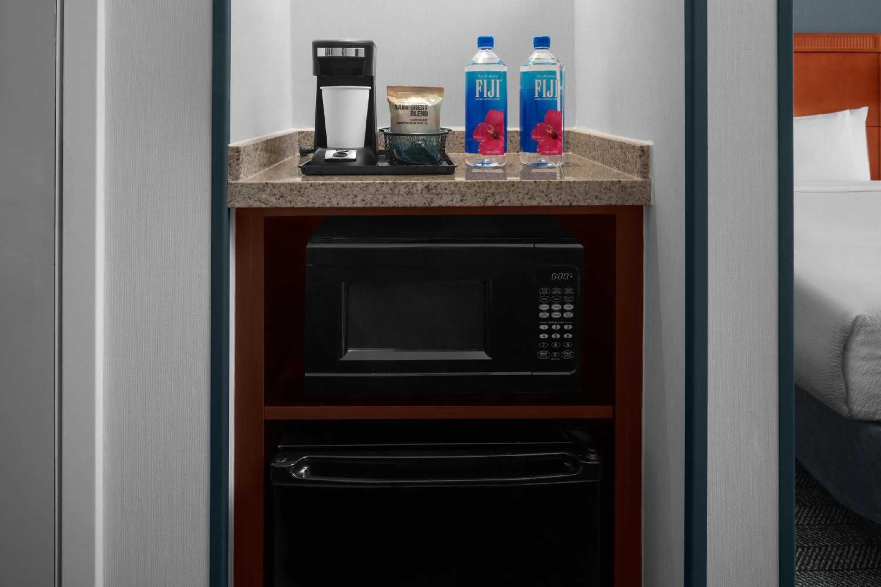 minibar in Courtyard by Marriott Santa Clarita Valencia