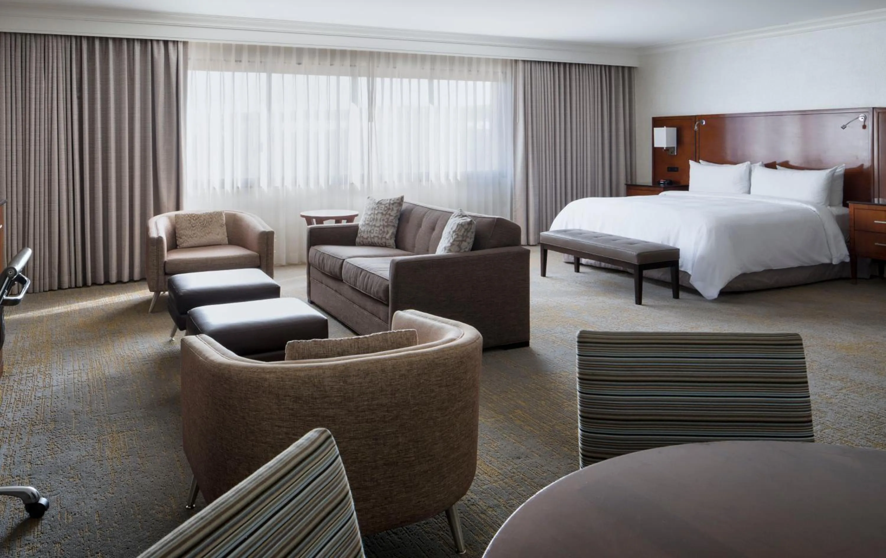 Bedroom, Bed in Los Angeles Marriott Burbank Airport
