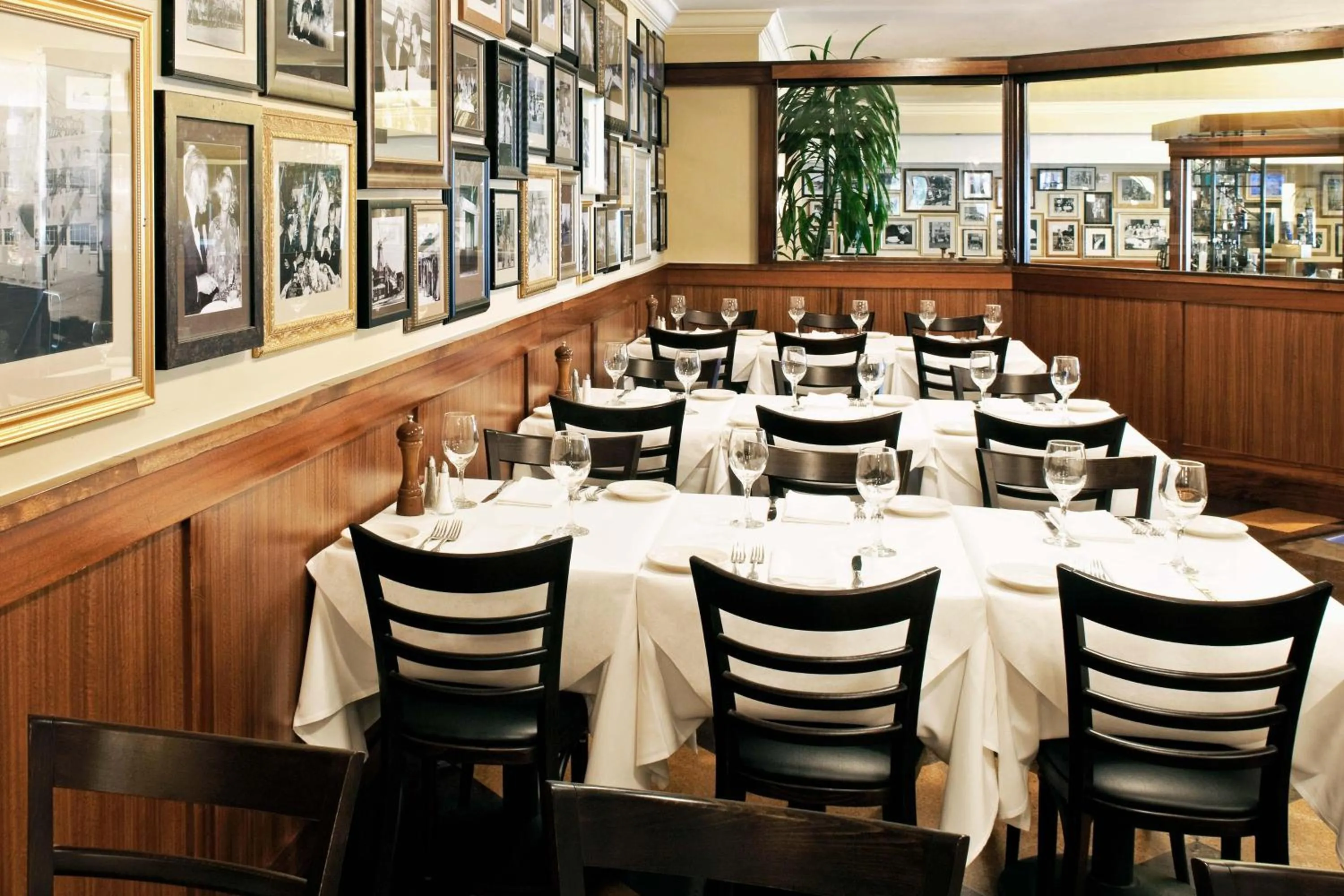 Restaurant/places to eat in Los Angeles Marriott Burbank Airport