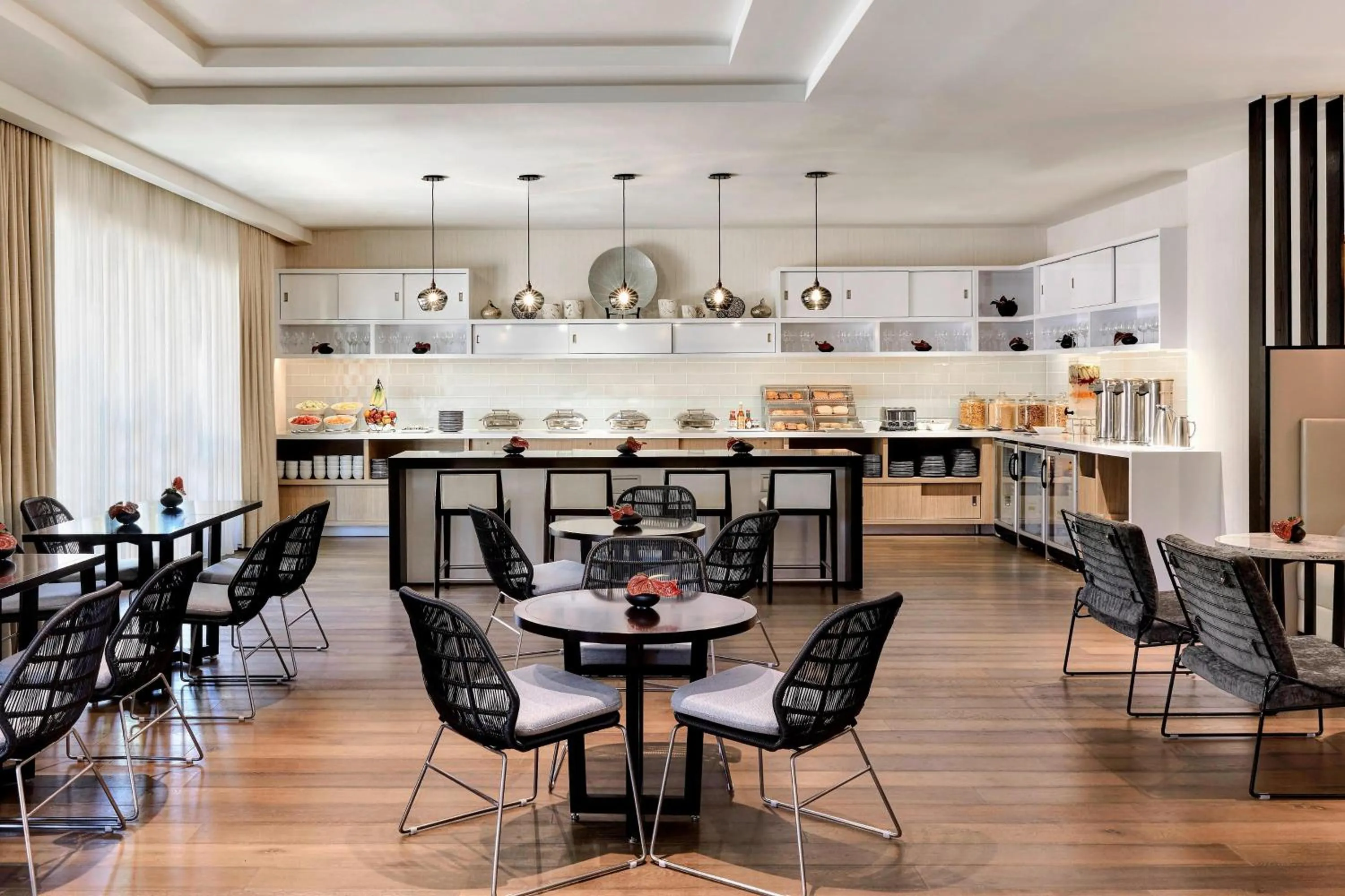 Lounge or bar in Los Angeles Marriott Burbank Airport