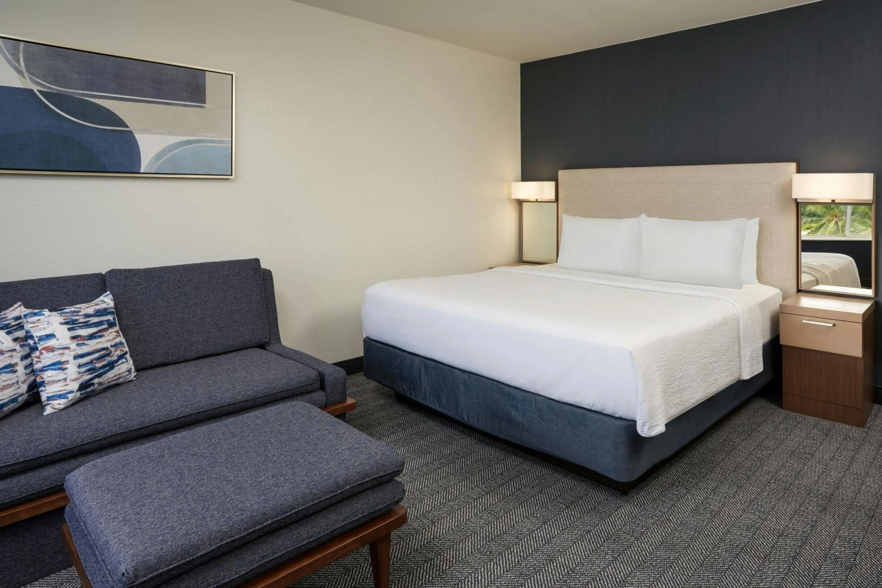Photo of the whole room, Bed in Courtyard by Marriott Fort Lauderdale Weston