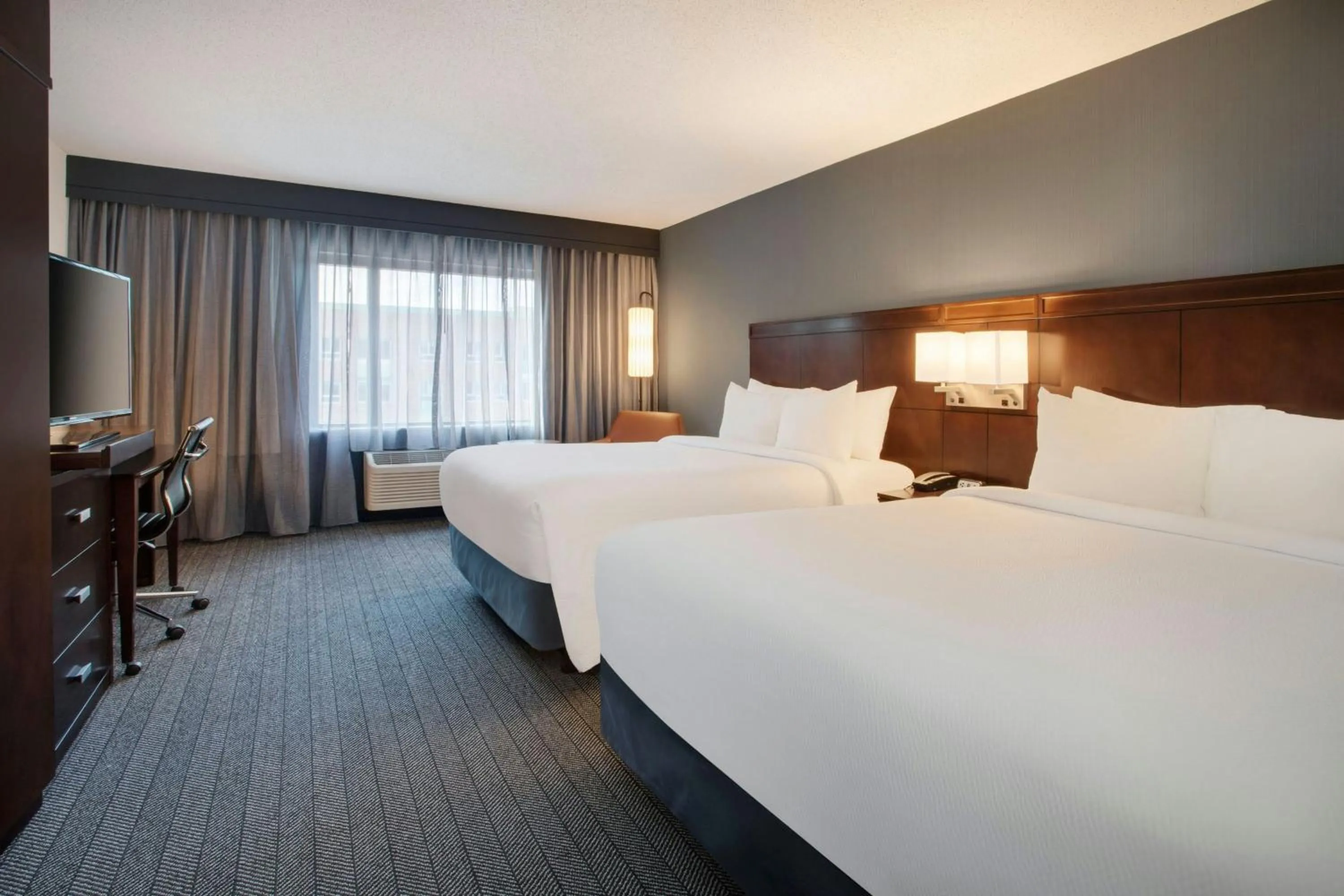 Photo of the whole room, Bed in Courtyard Worcester