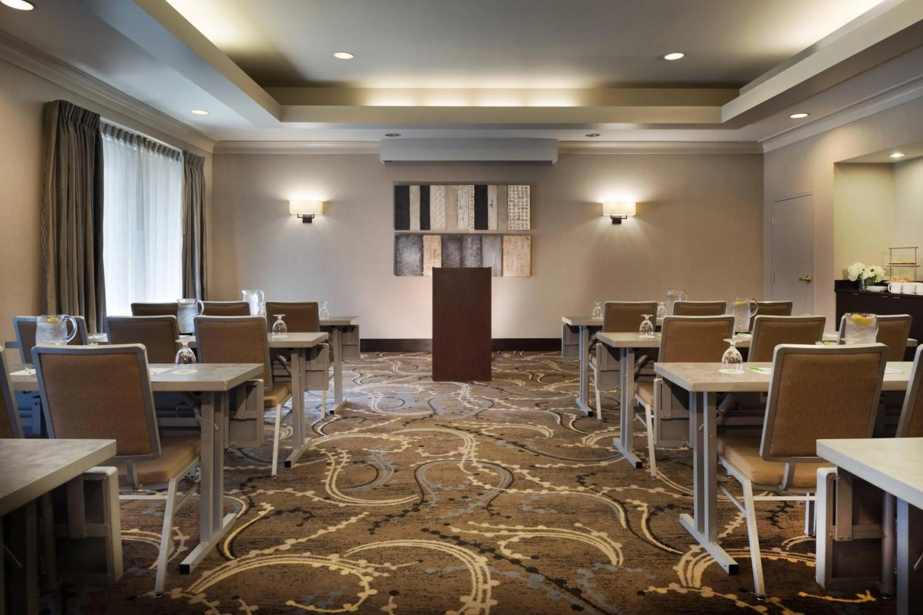 Meeting/conference room in Courtyard Worcester