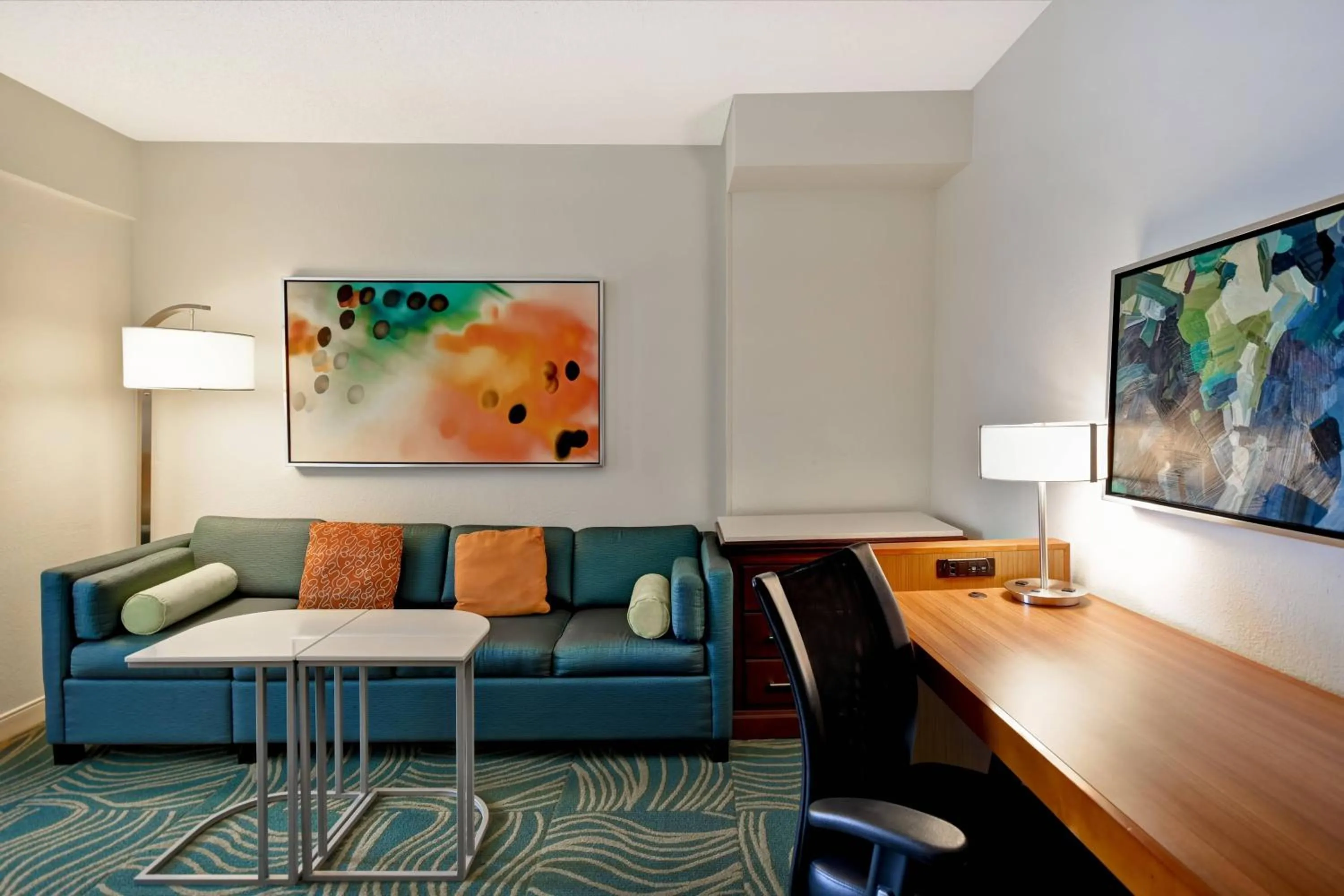 Living room in SpringHill Suites by Marriott Baltimore BWI Airport