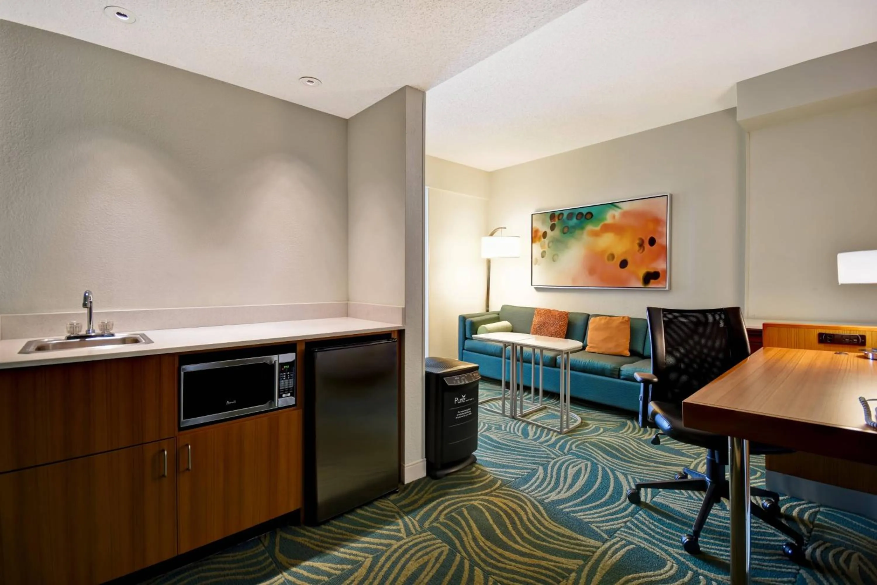 Photo of the whole room in SpringHill Suites by Marriott Baltimore BWI Airport