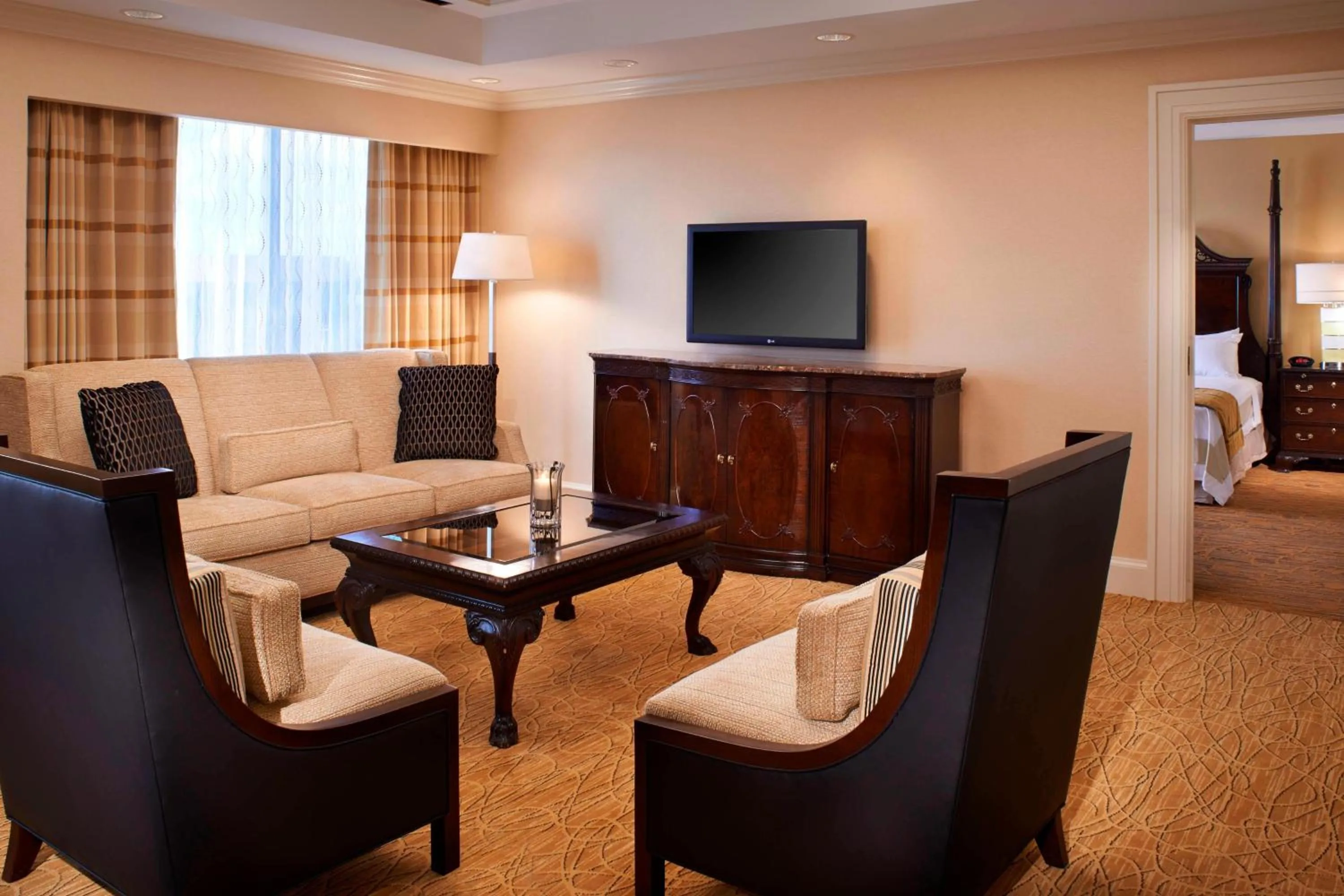 Living room in Marriott Columbia