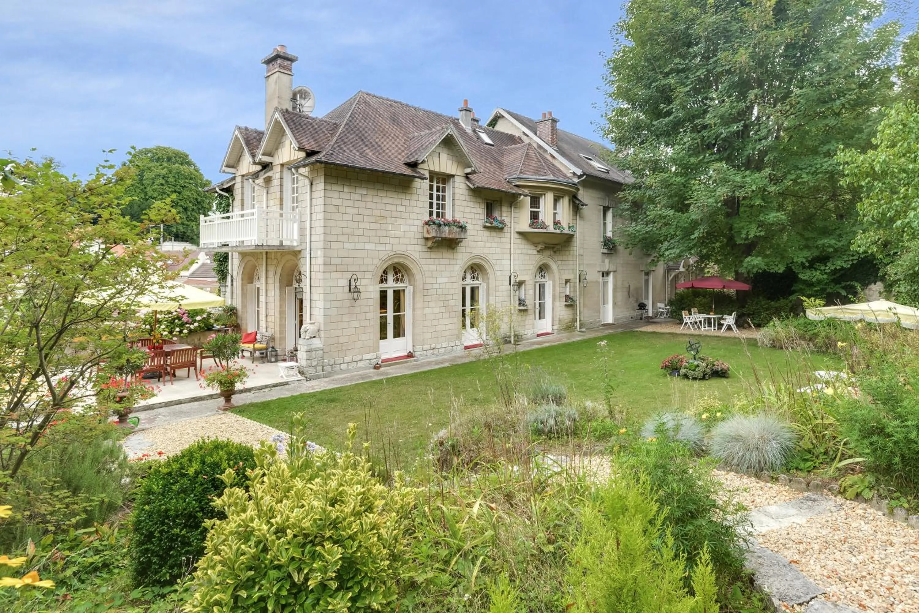 Property building in Manoir des Cavaliers - BnB