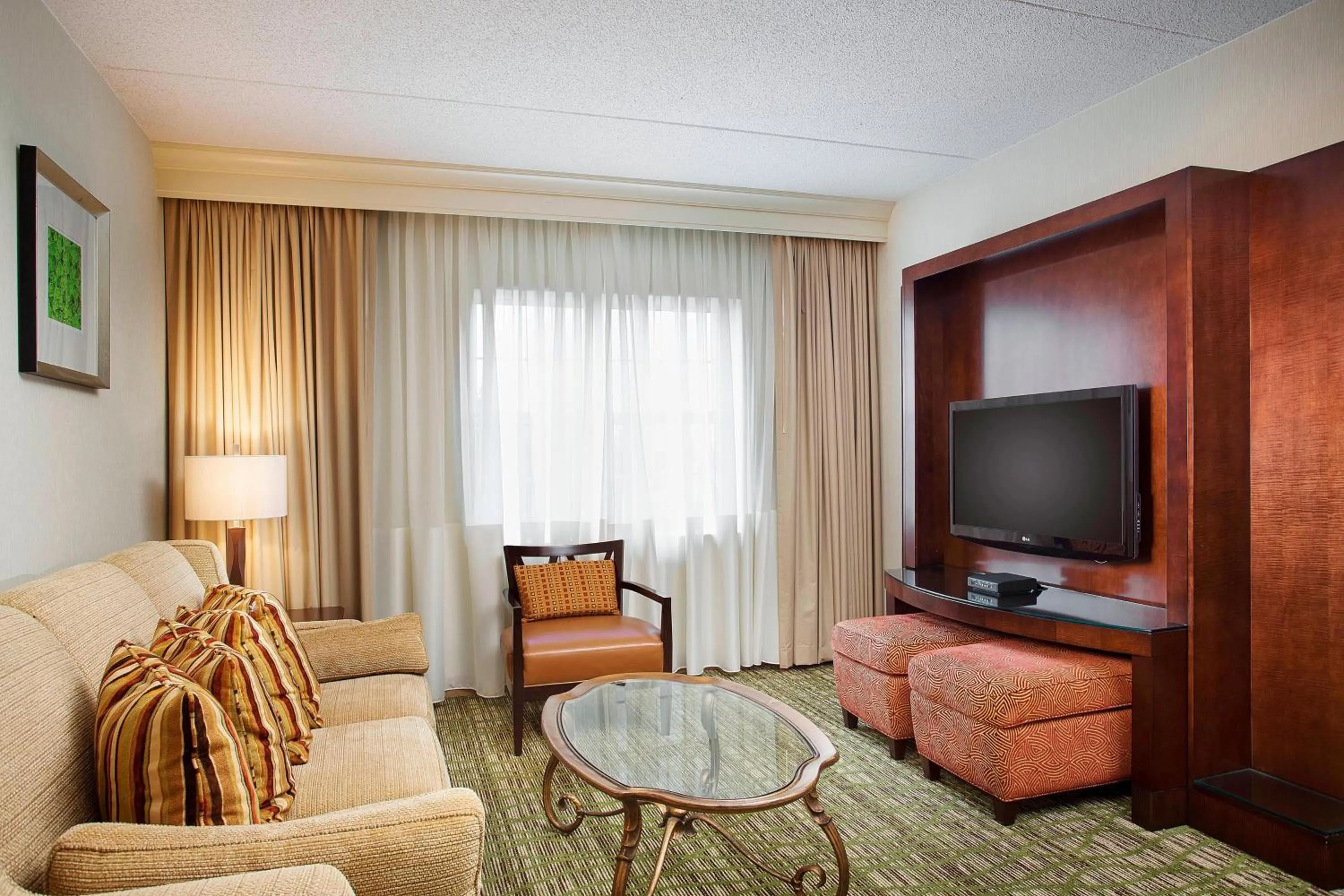 One-Bedroom King Suite with Sofa Bed and Whirlpool in Chicago Marriott Midway