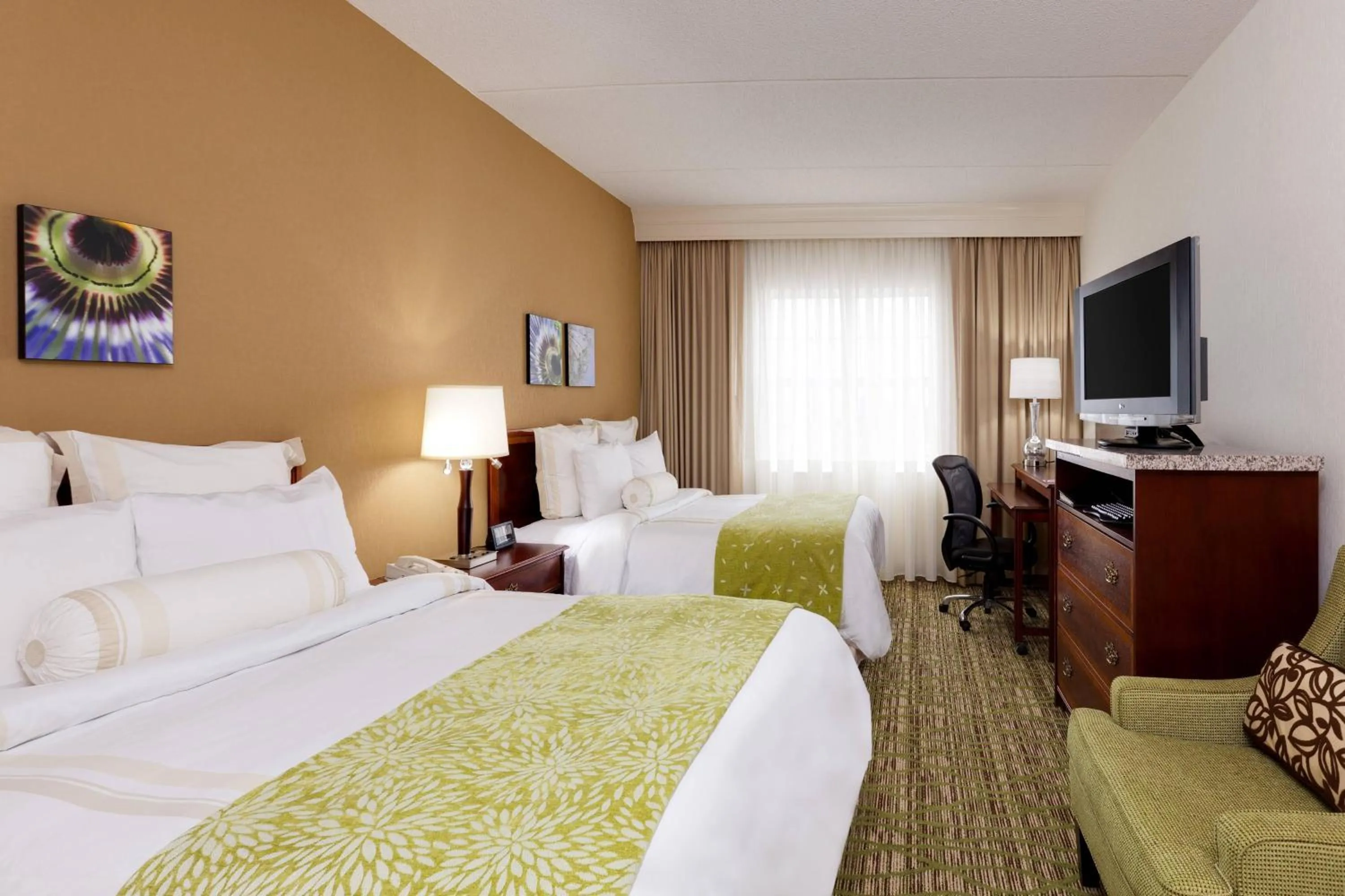 Queen Room with Two Queen Beds and Adapted Tub - Mobility and Hearing Accessible in Chicago Marriott Midway