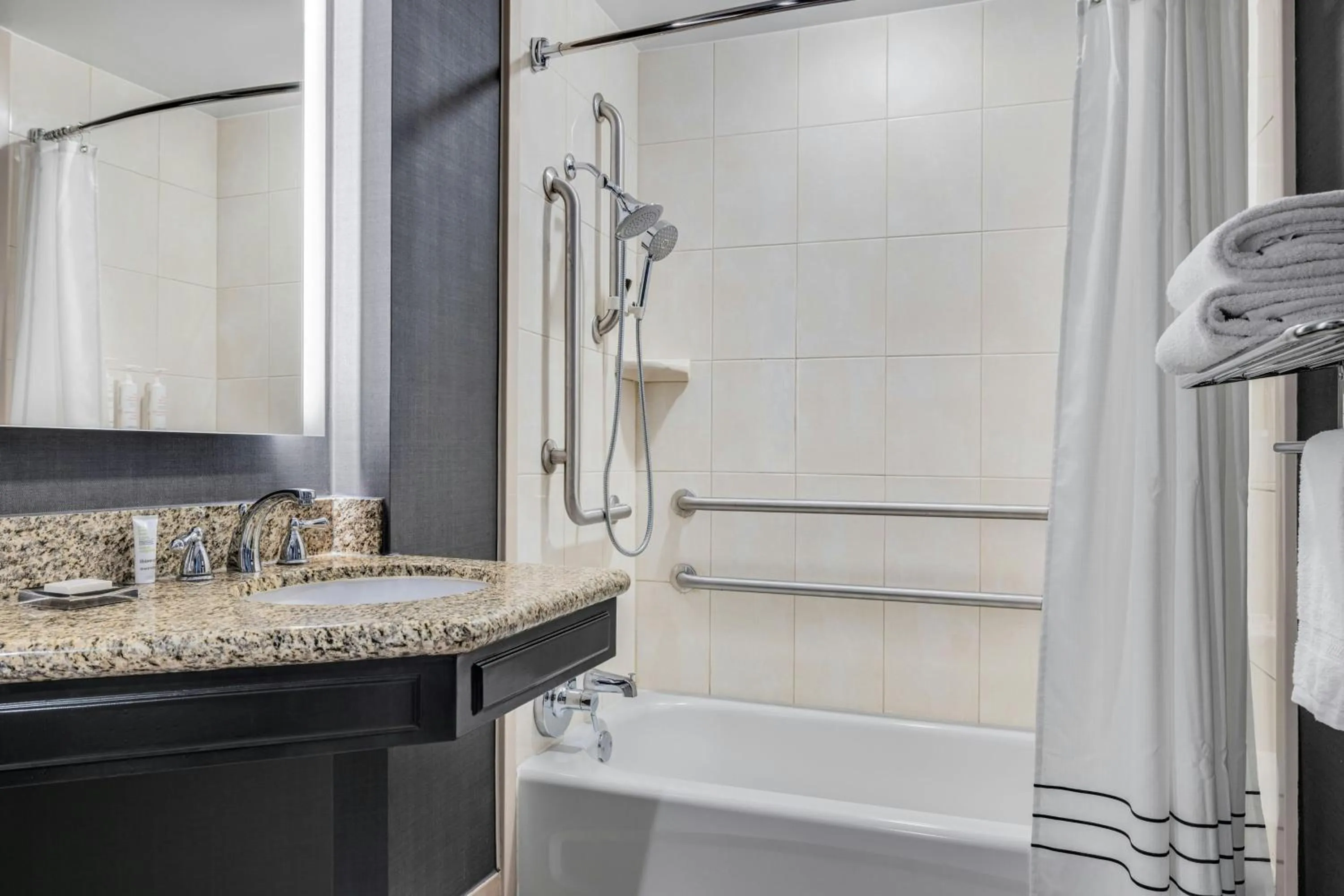 Bathroom in Chicago Marriott Midway