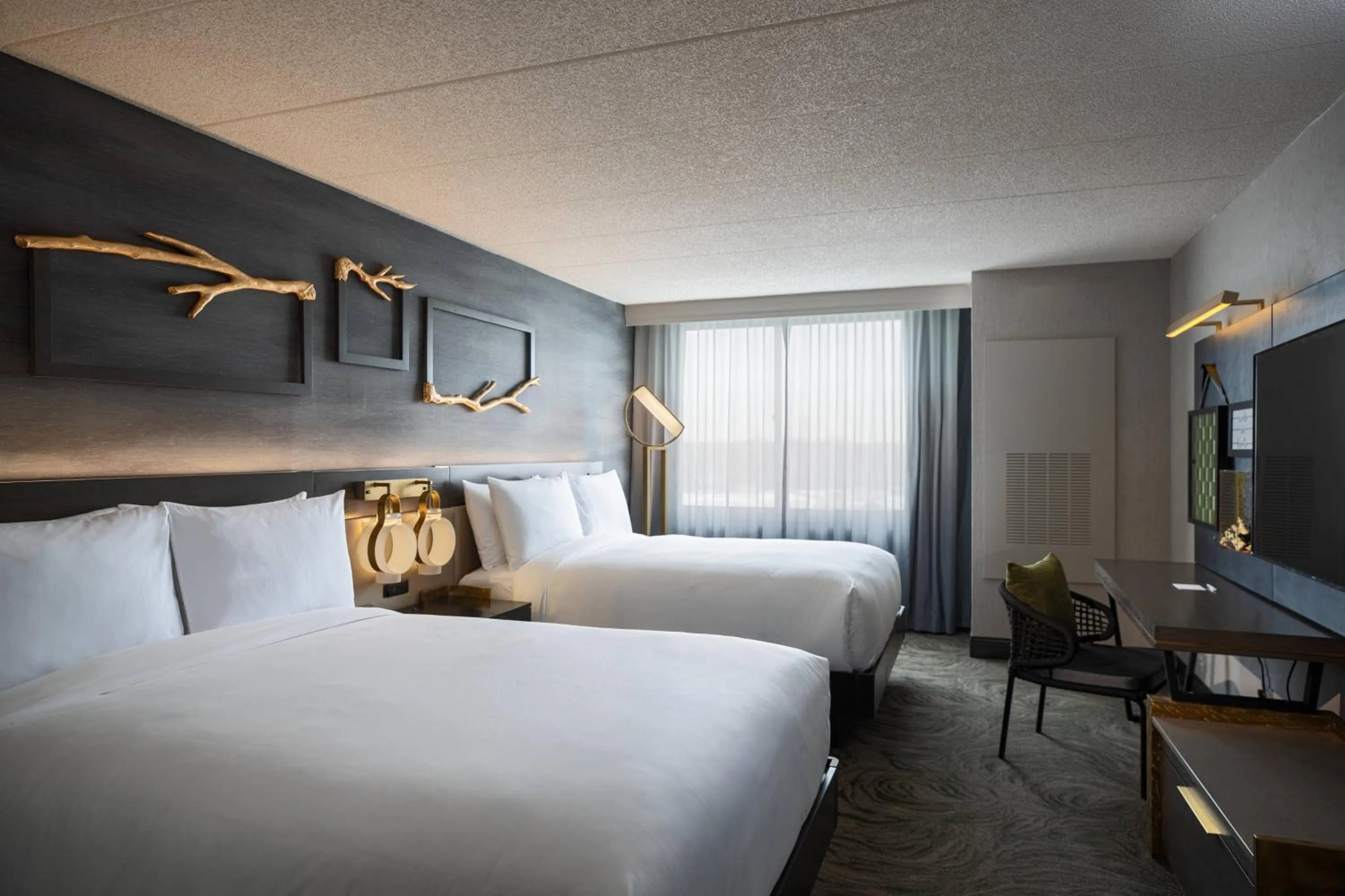 Photo of the whole room, Bed in Renaissance Chicago North Shore Hotel