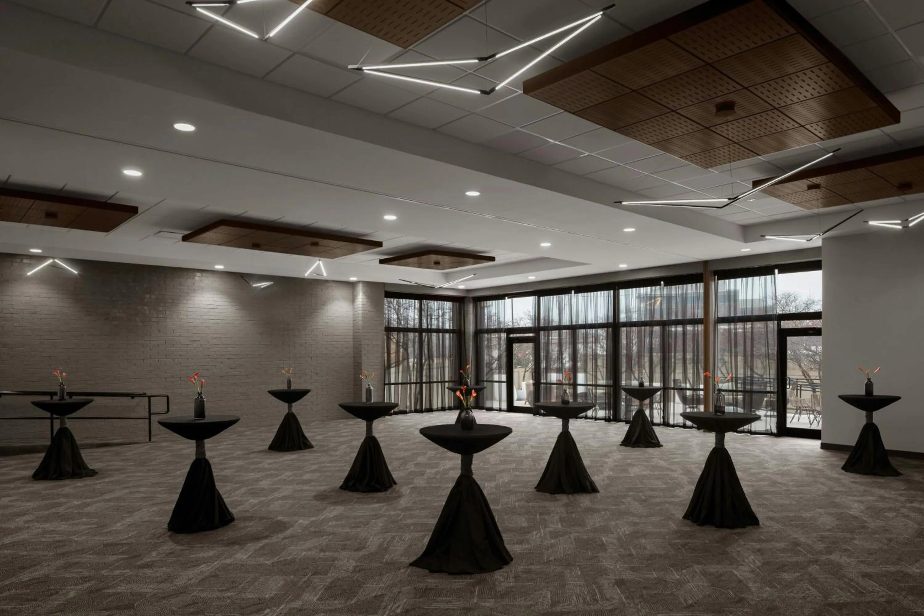 Meeting/conference room in Renaissance Chicago North Shore Hotel