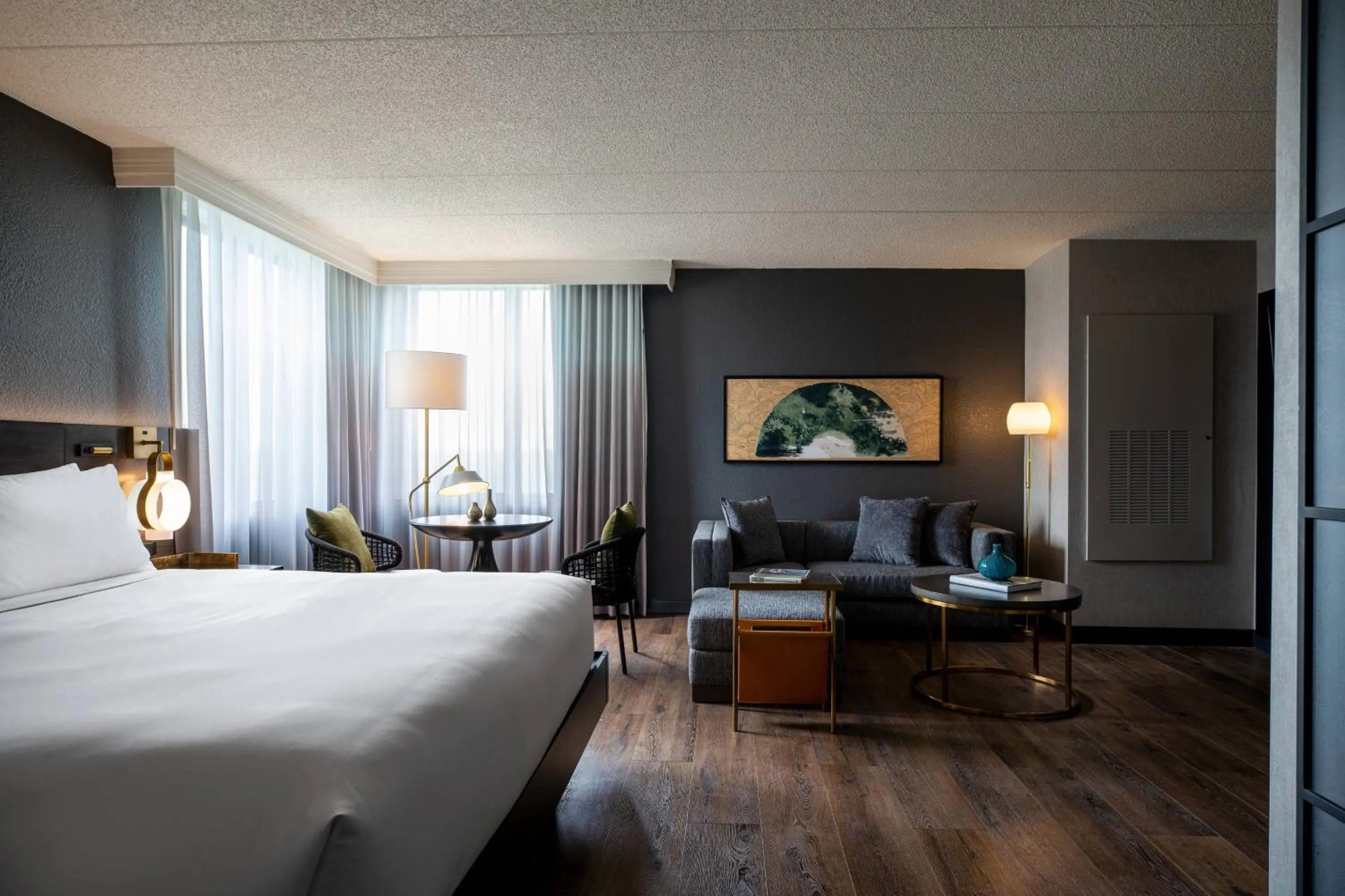 Bedroom, Bed in Renaissance Chicago North Shore Hotel