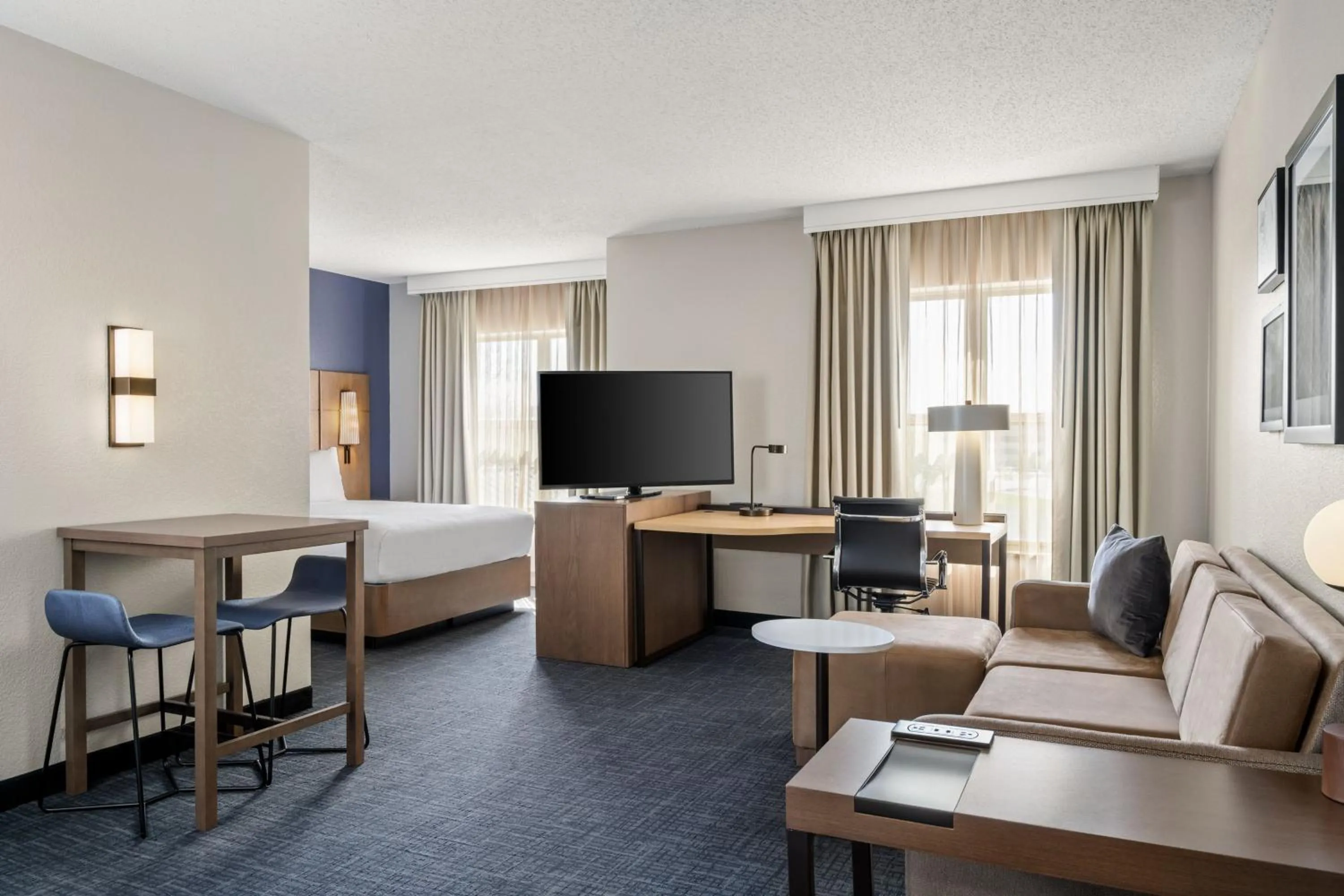Living room, Bed in Residence Inn by Marriott Chicago Naperville/Warrenville