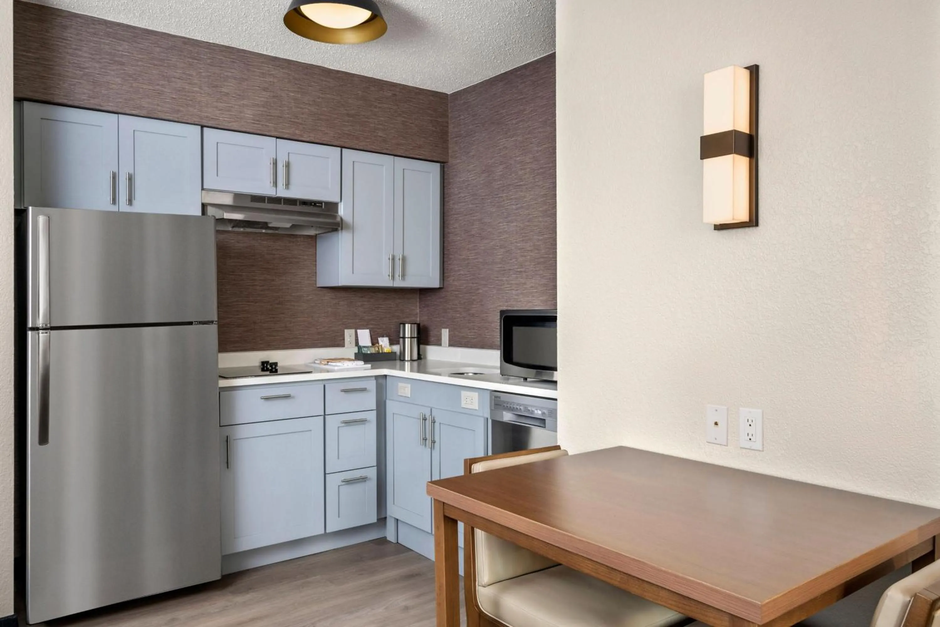 Kitchen or kitchenette in Residence Inn by Marriott Chicago Naperville/Warrenville
