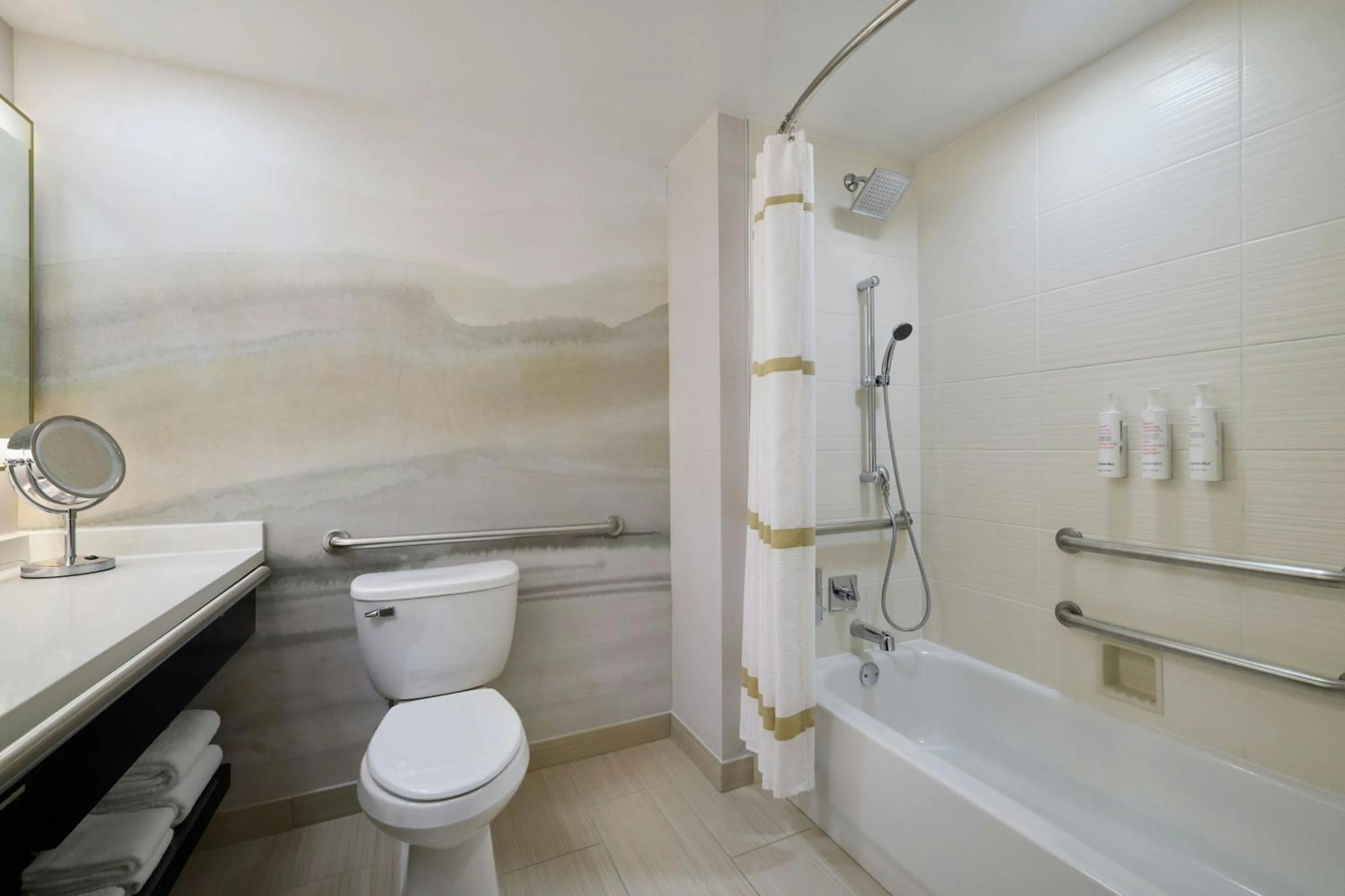 Bathroom in Chicago Marriott Northwest