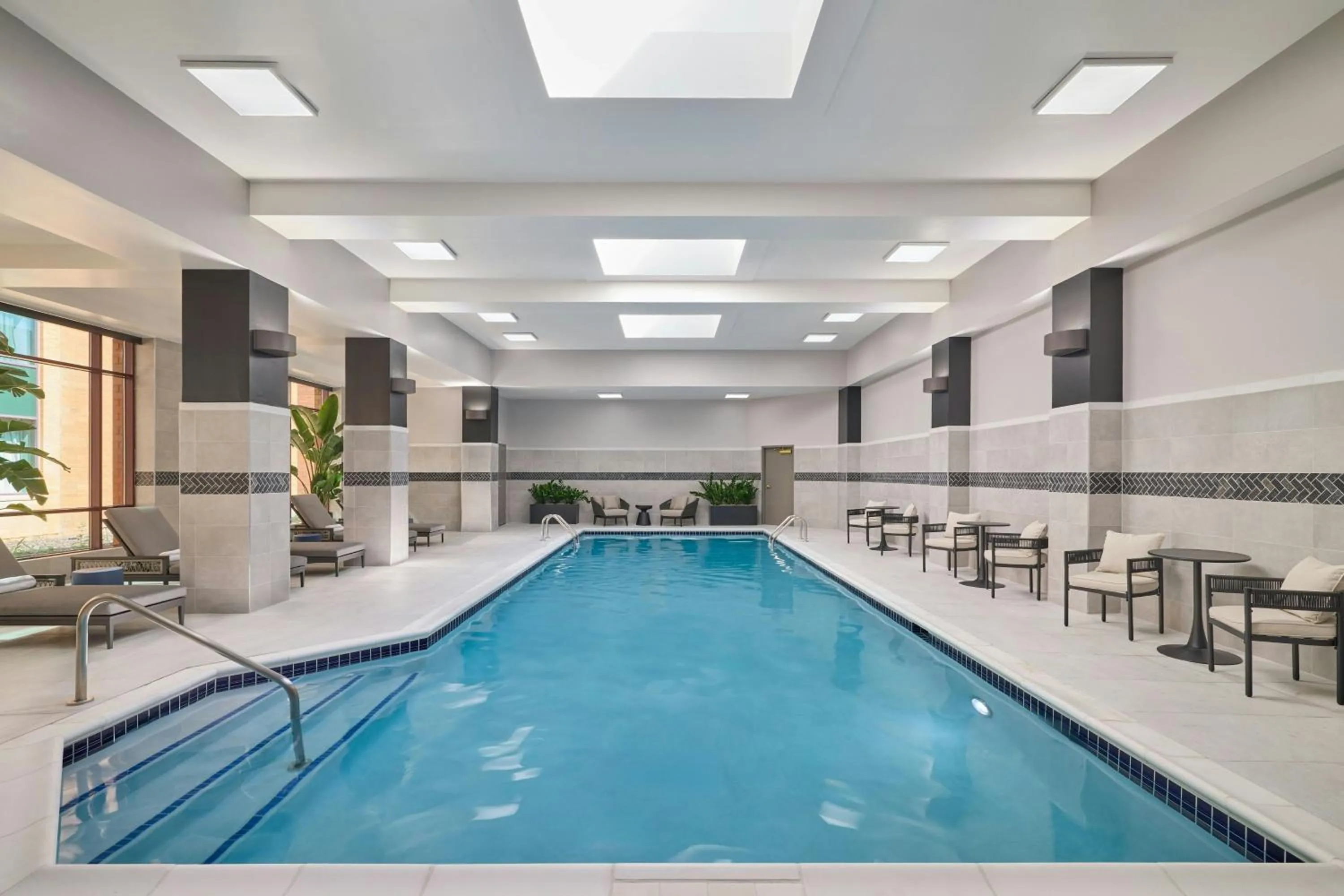 Swimming pool in Chicago Marriott Northwest