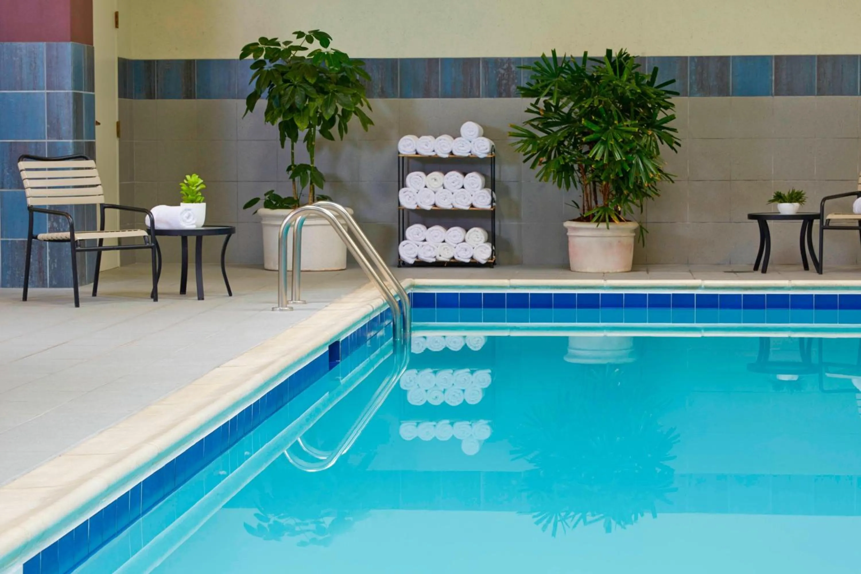Swimming pool in Chicago Marriott Northwest