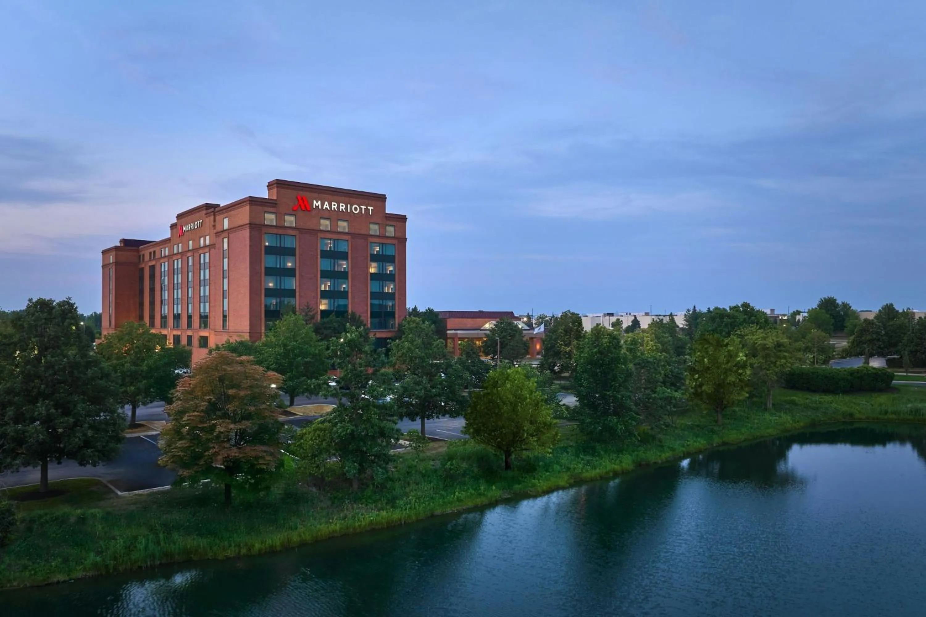Property building in Chicago Marriott Northwest