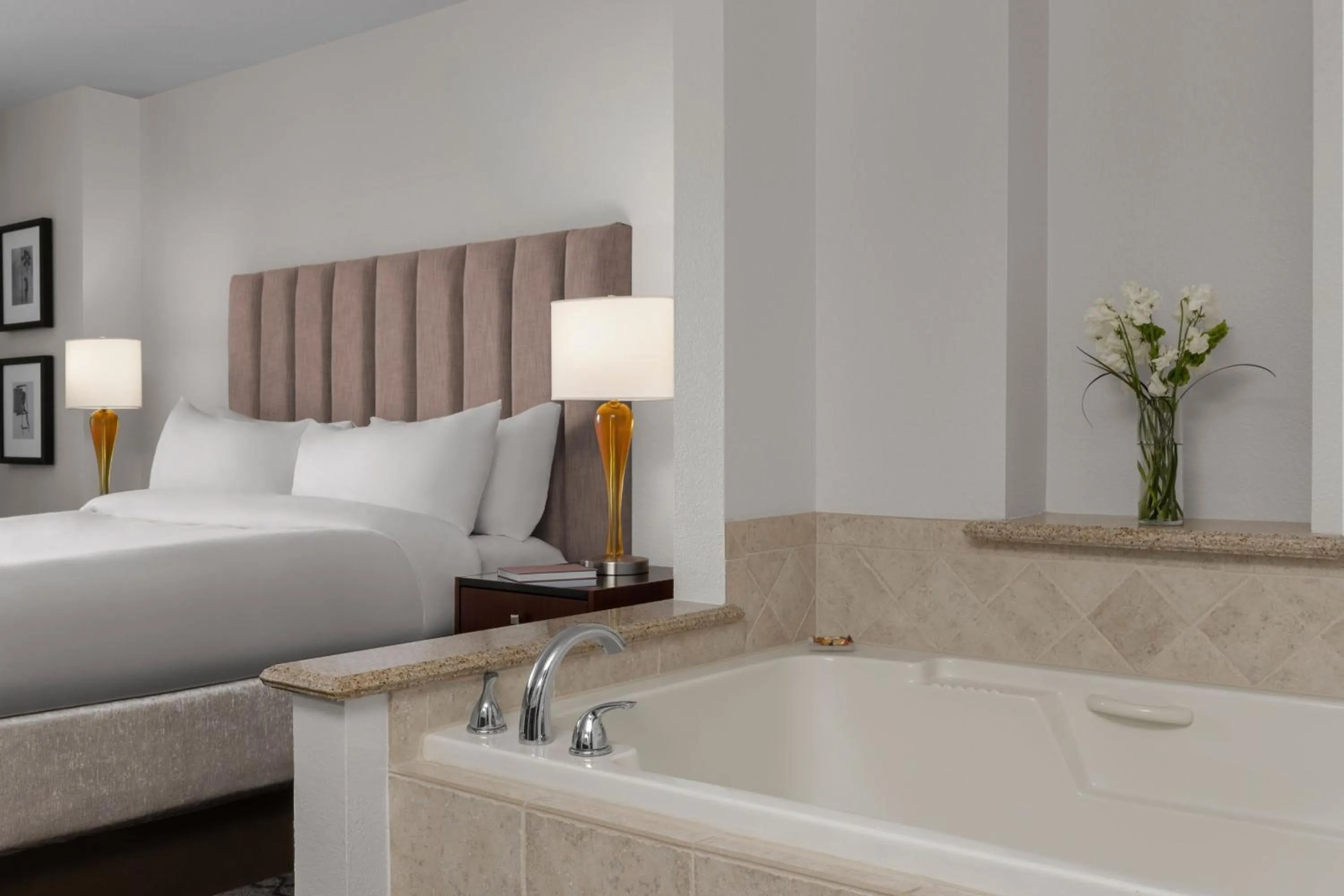 Bedroom, Bed in Marriott's Grand Chateau