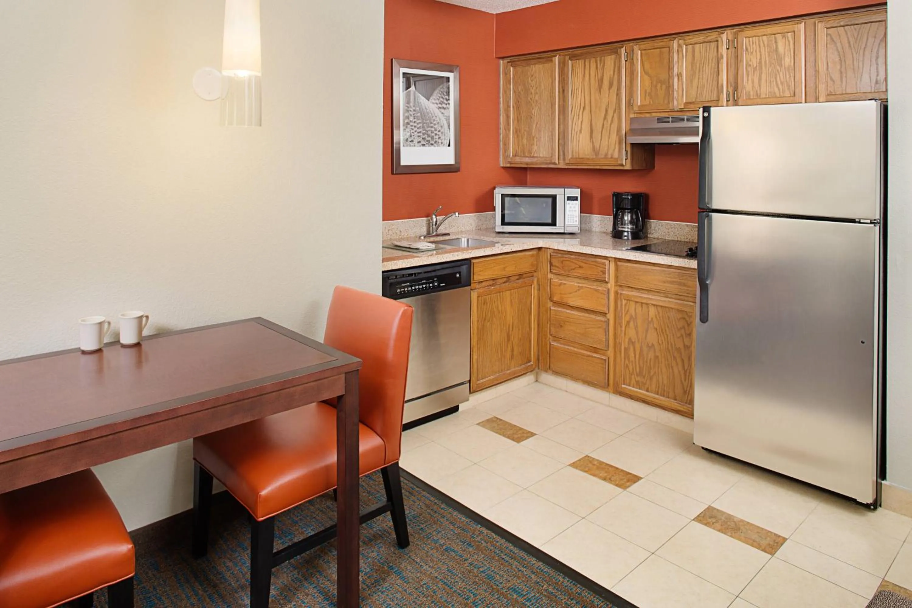 Kitchen or kitchenette in Residence Inn Chicago O'Hare