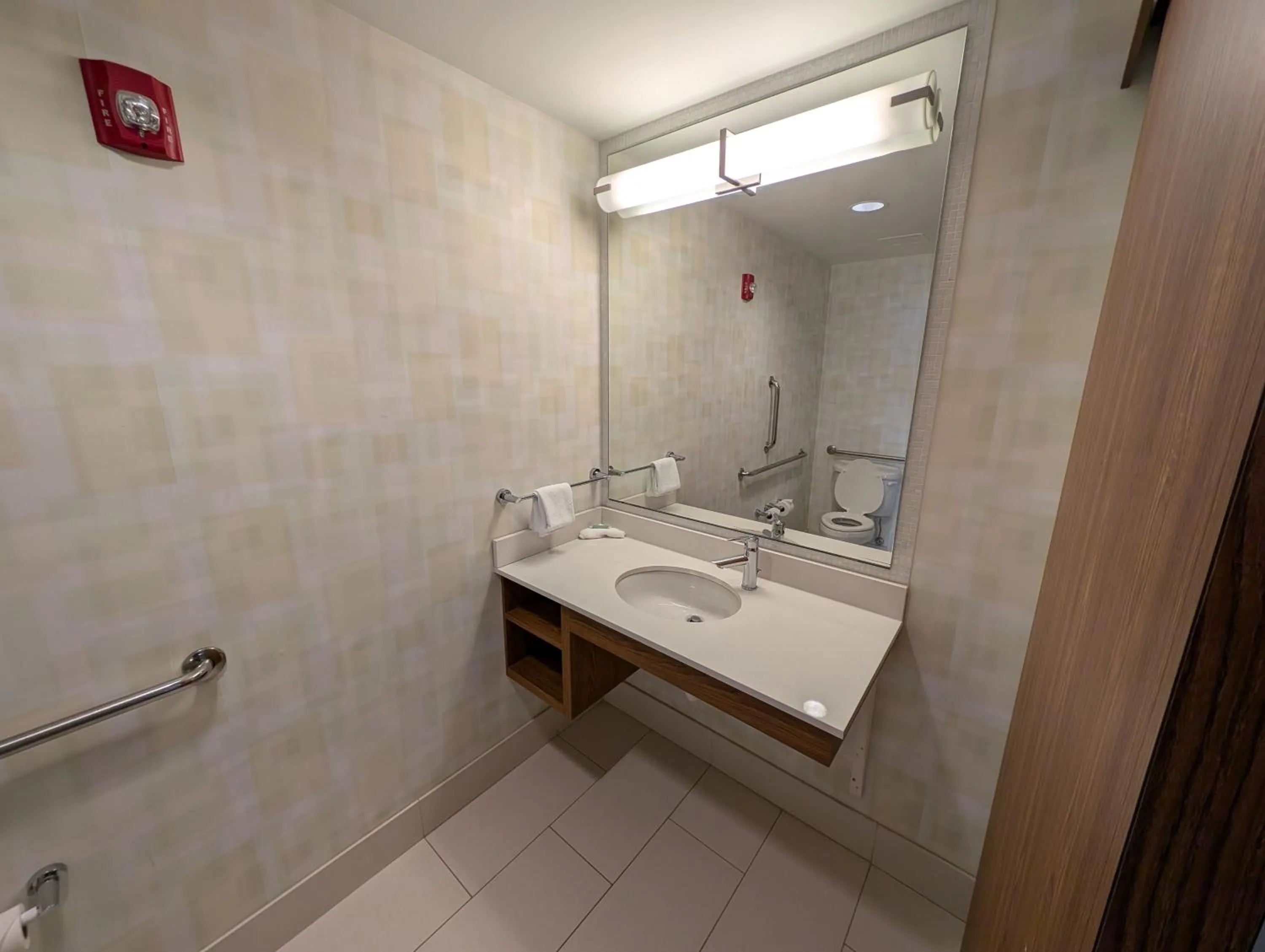 Bathroom in SpringHill Suites by Marriott Chicago Waukegan/Gurnee