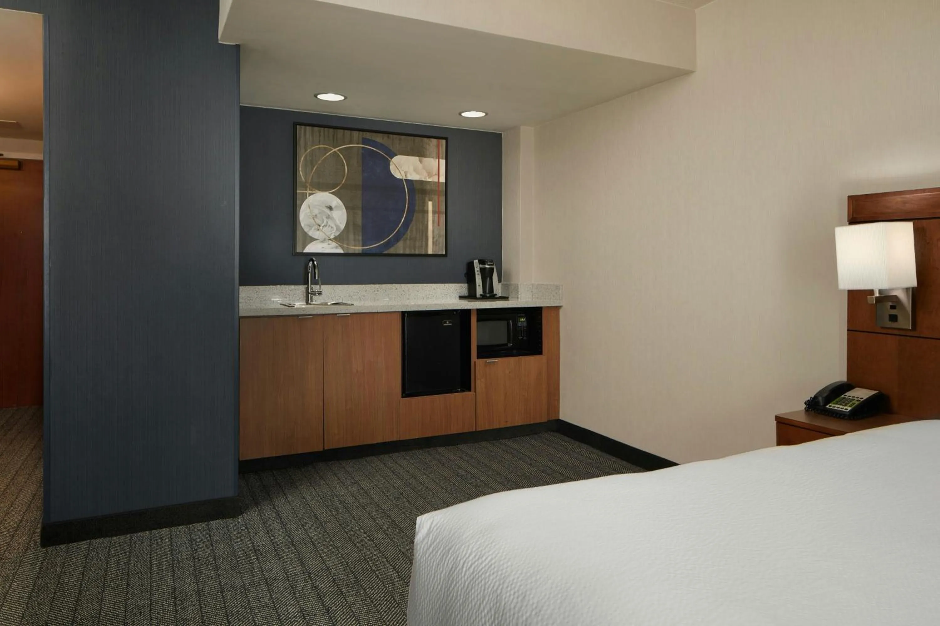 Photo of the whole room, Bed in Courtyard by Marriott Charlottesville - University Medical Center