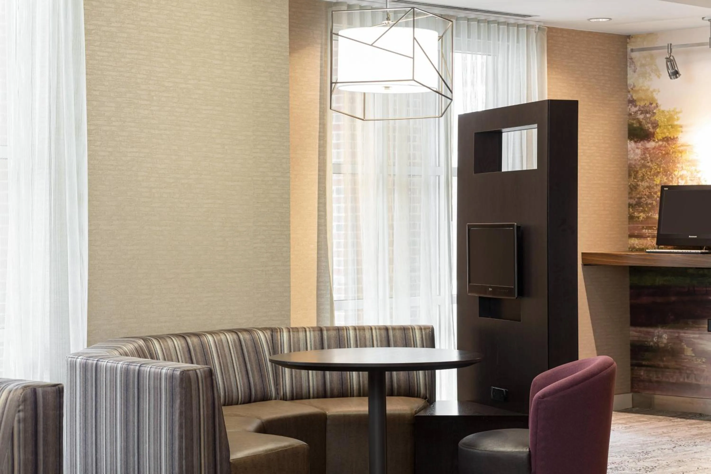Lobby or reception in Courtyard by Marriott Charlottesville - University Medical Center