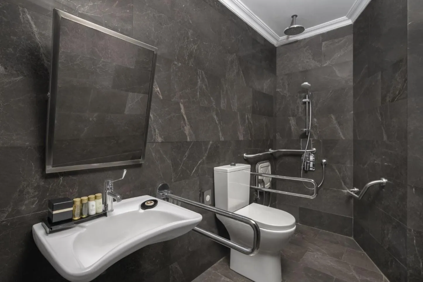 Shower in AKKA Lush Hotel Taksim