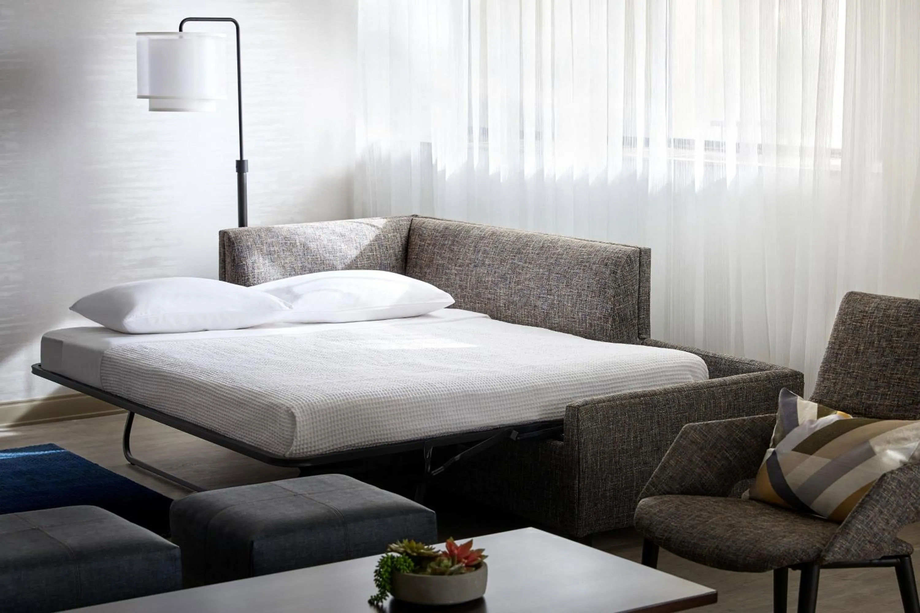 Photo of the whole room, Bed in Anaheim Marriott