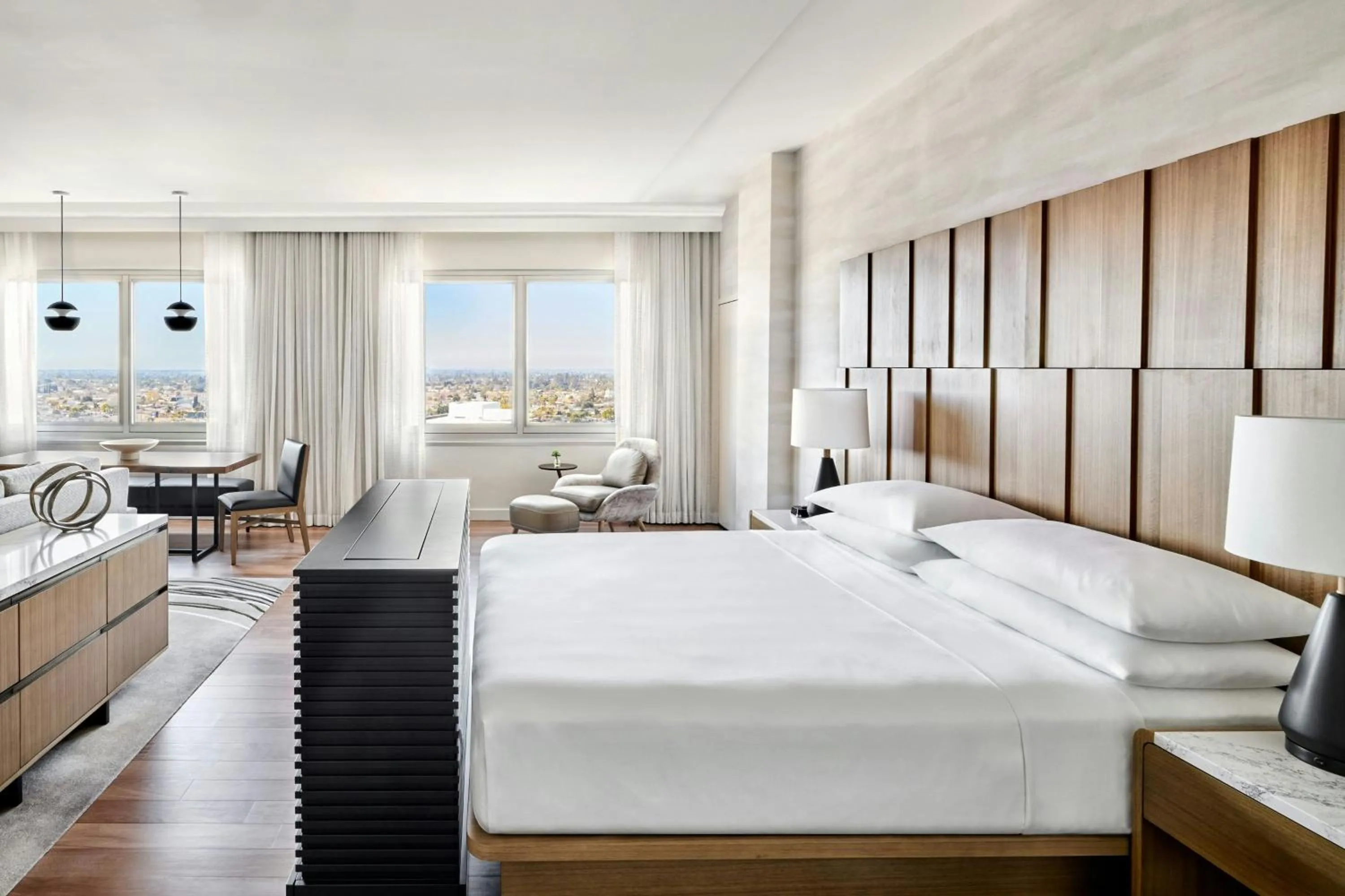 Photo of the whole room, Bed in Anaheim Marriott