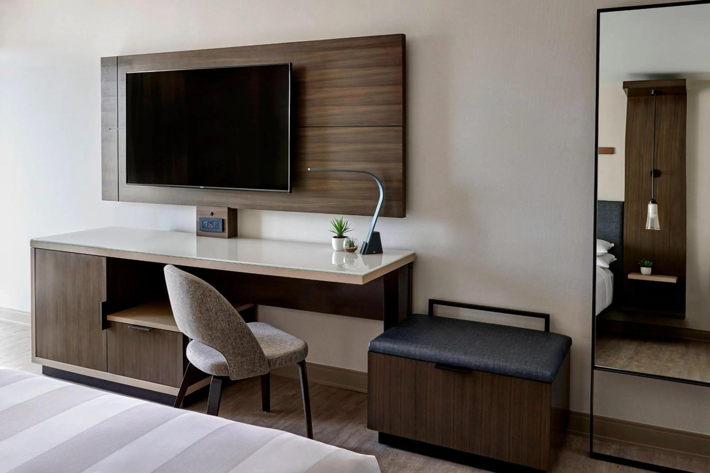 Photo of the whole room, Bed in Anaheim Marriott