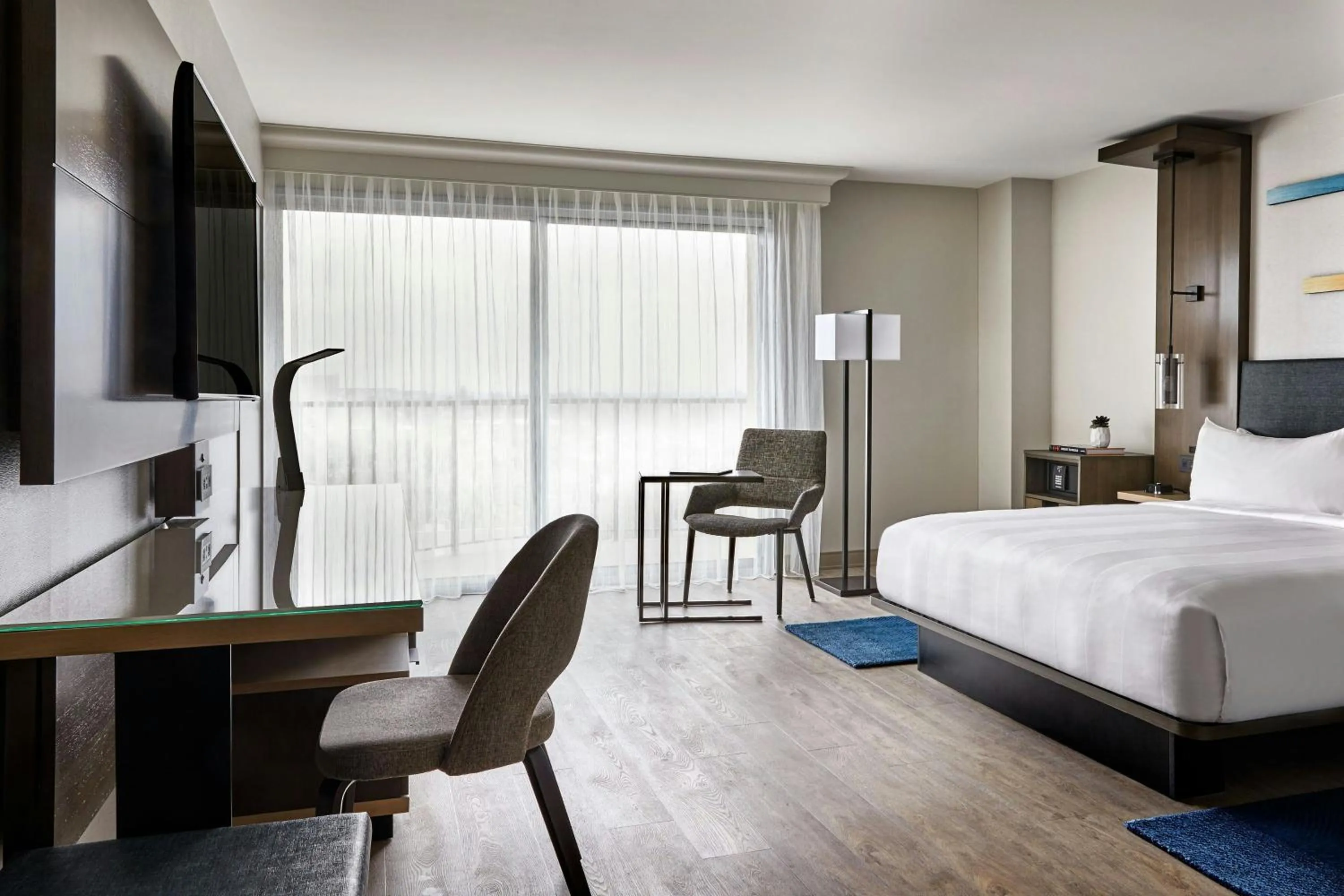 Photo of the whole room, Bed in Anaheim Marriott