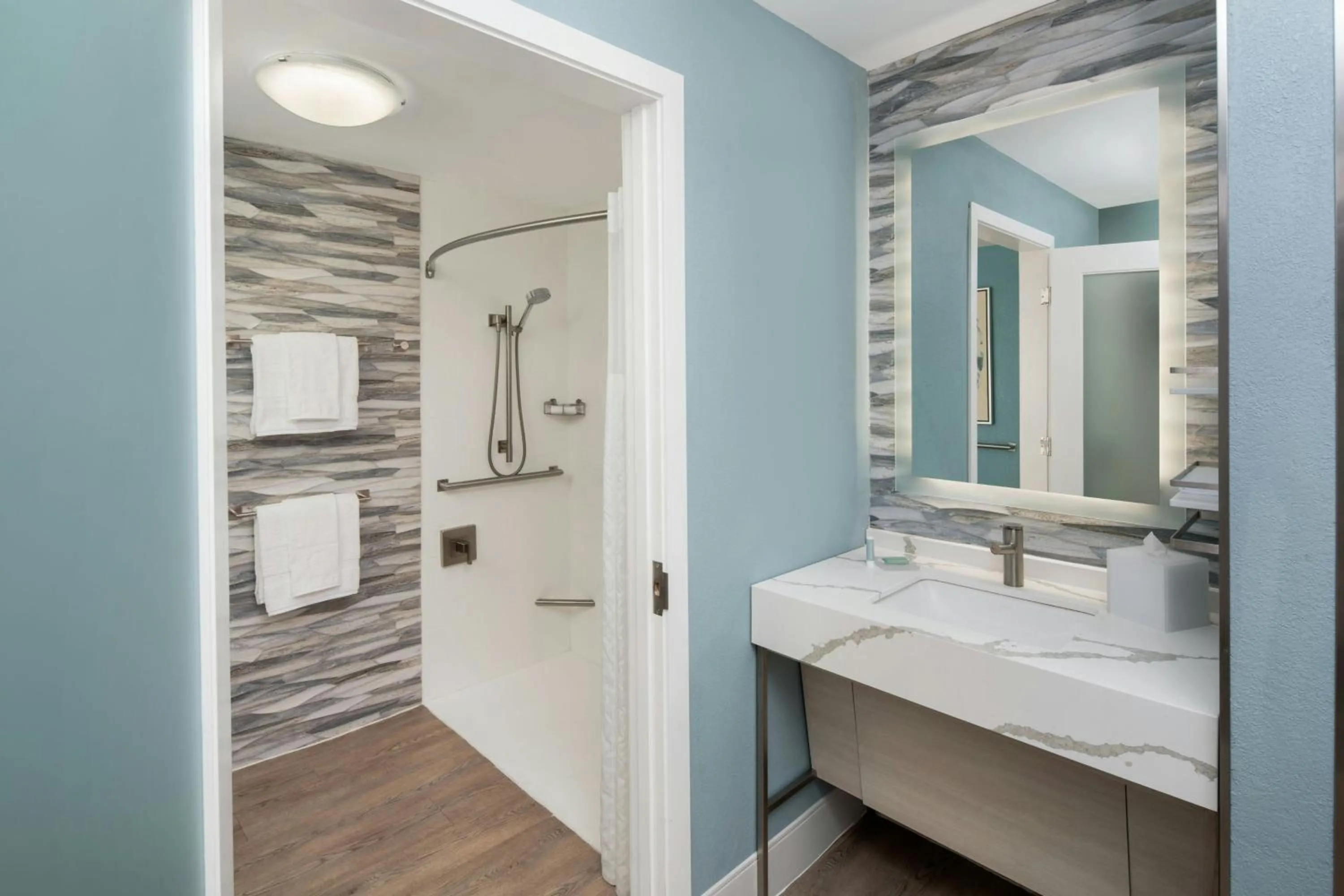 Bathroom in Courtyard Charleston Waterfront