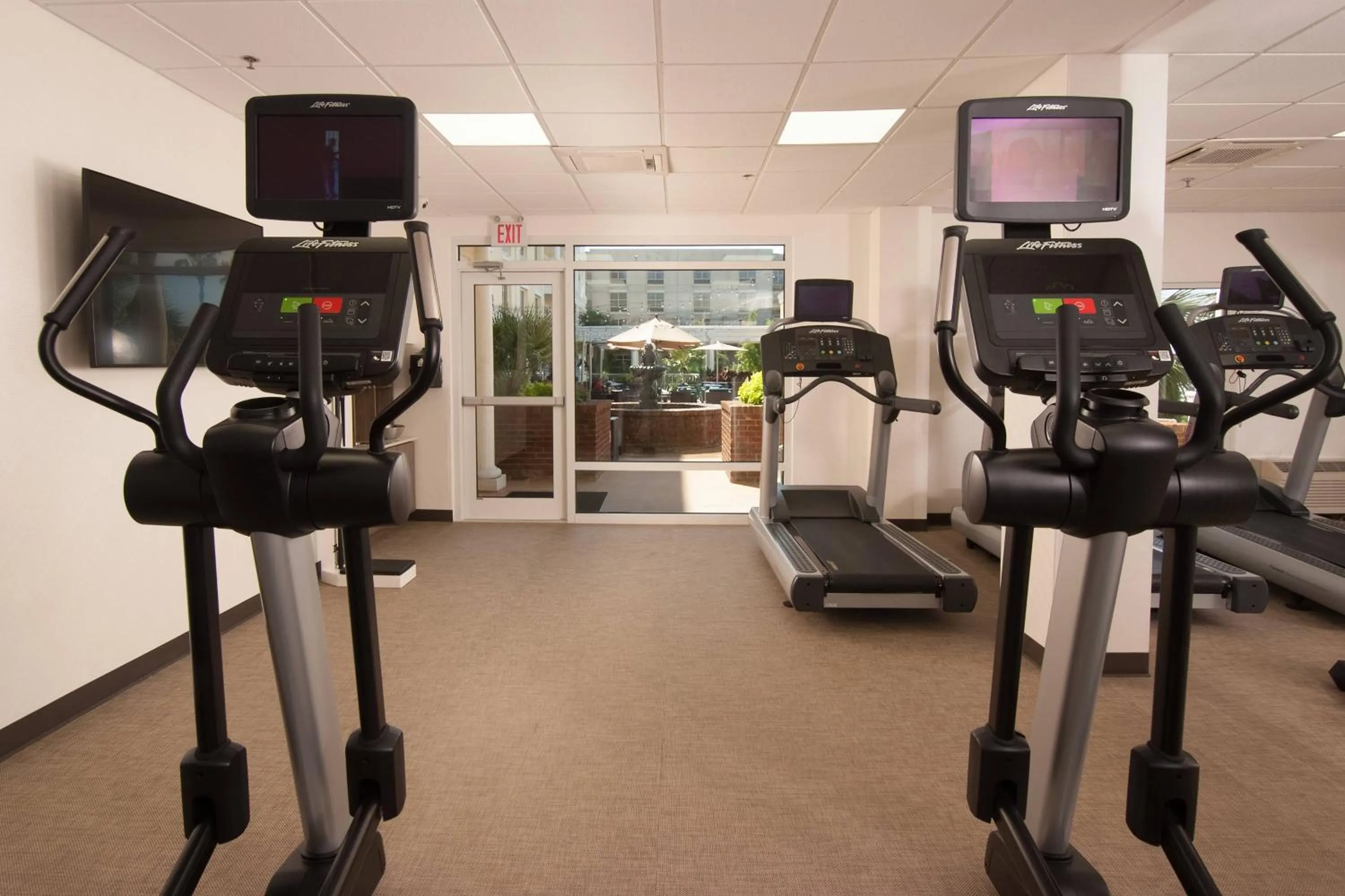 Fitness centre/facilities in Courtyard Charleston Waterfront