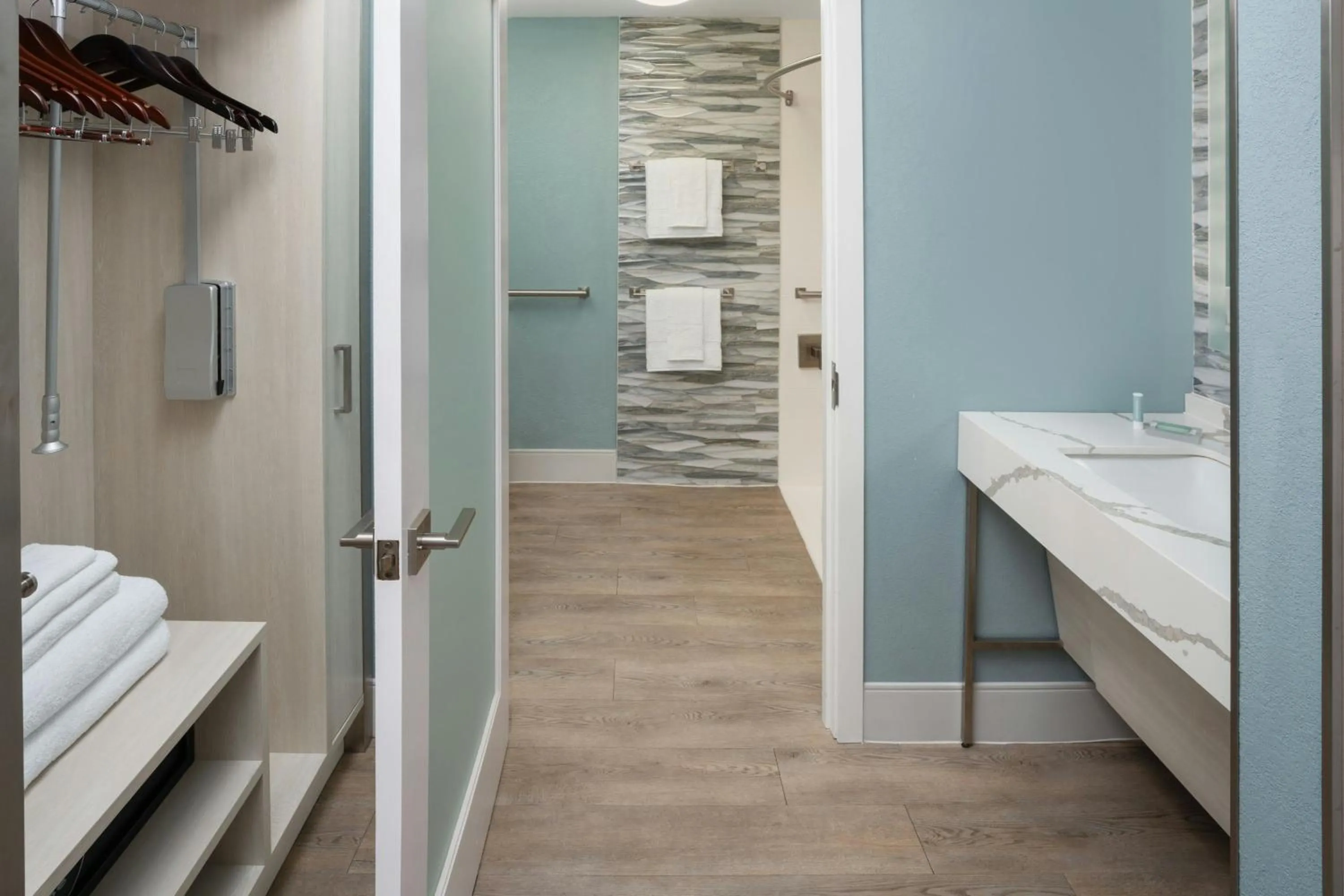 Bathroom in Courtyard Charleston Waterfront