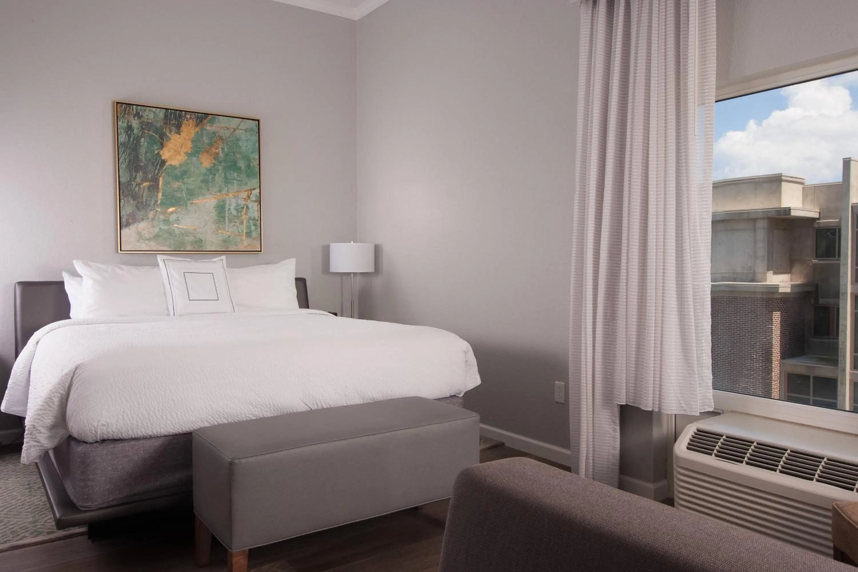 Bedroom, Bed in Courtyard Charleston Waterfront