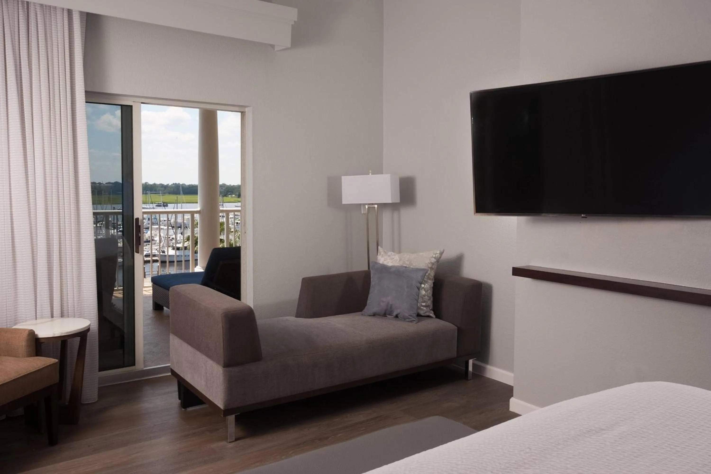 Bedroom, Bed in Courtyard Charleston Waterfront