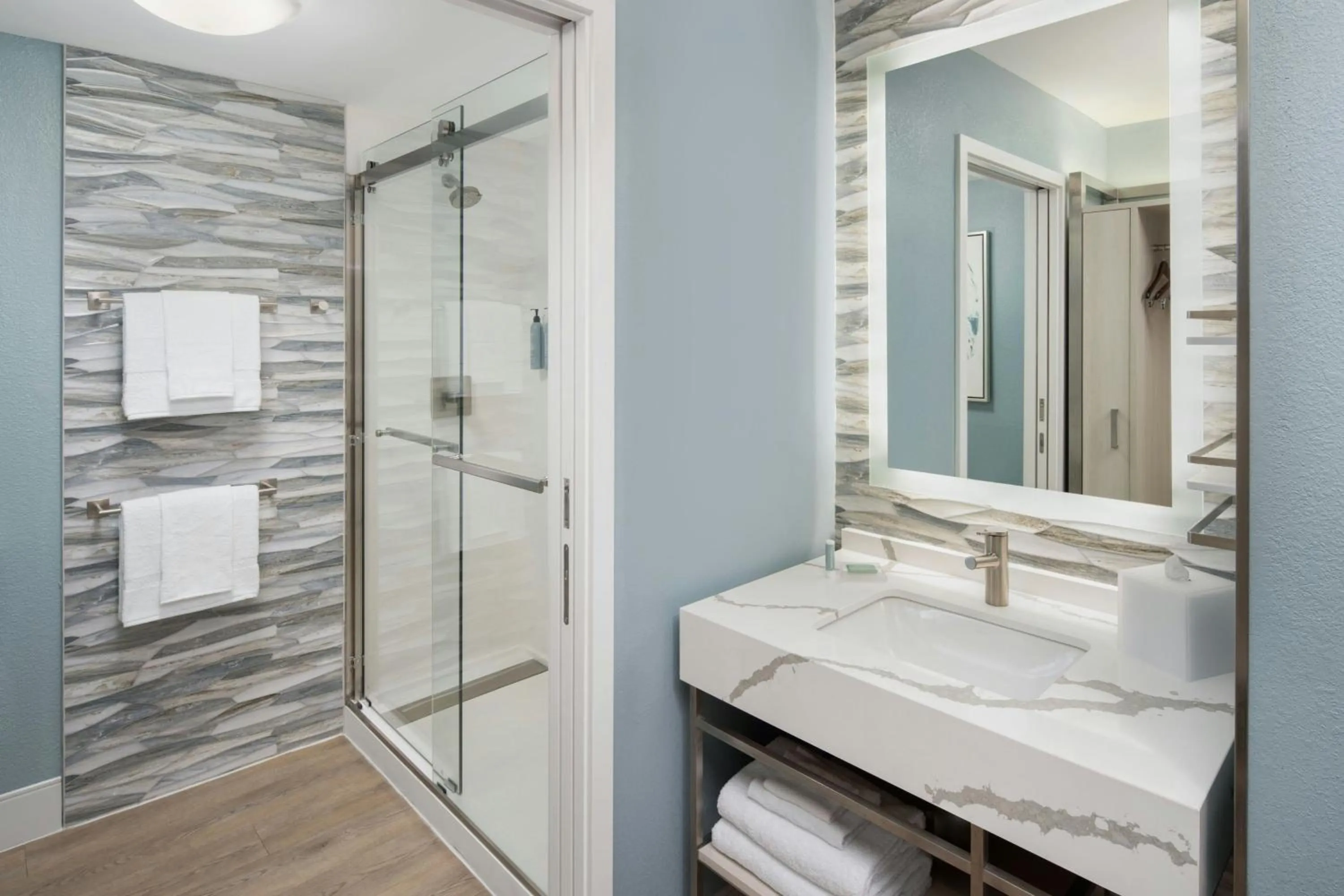 Bathroom in Courtyard Charleston Waterfront